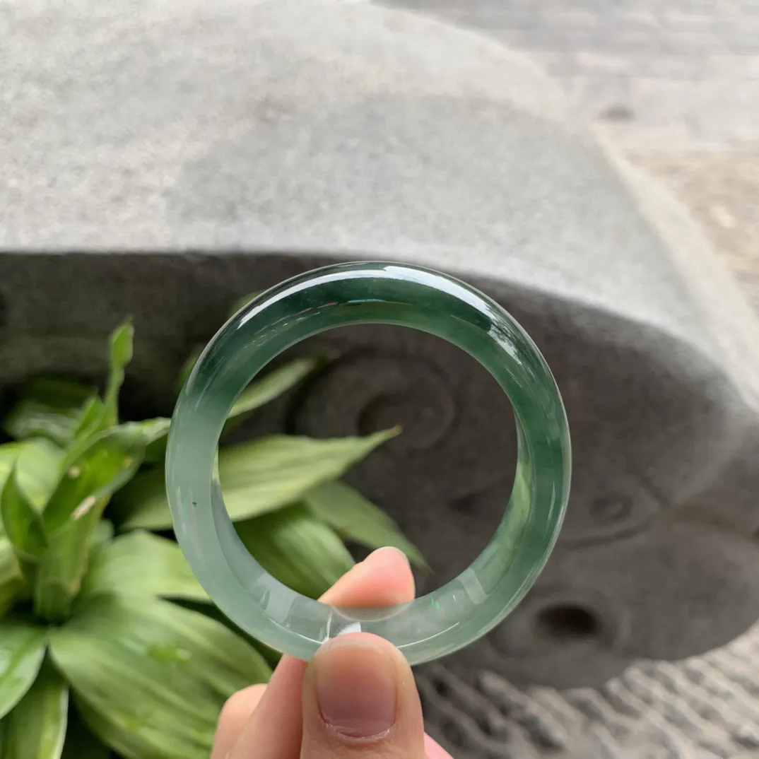 圈口55.3-46.5-11.4-6.8 【芙蓉绿贵妃手镯】贵妃55 56可戴