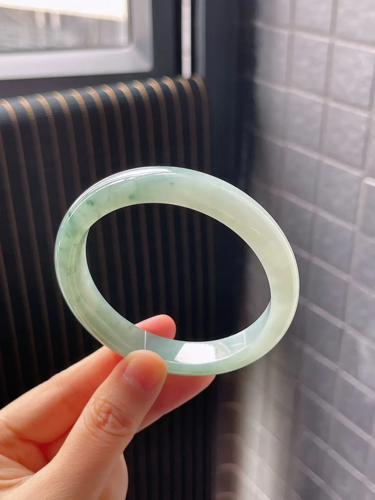 正圈57.7圈口，翡翠冰糯种绿色手镯