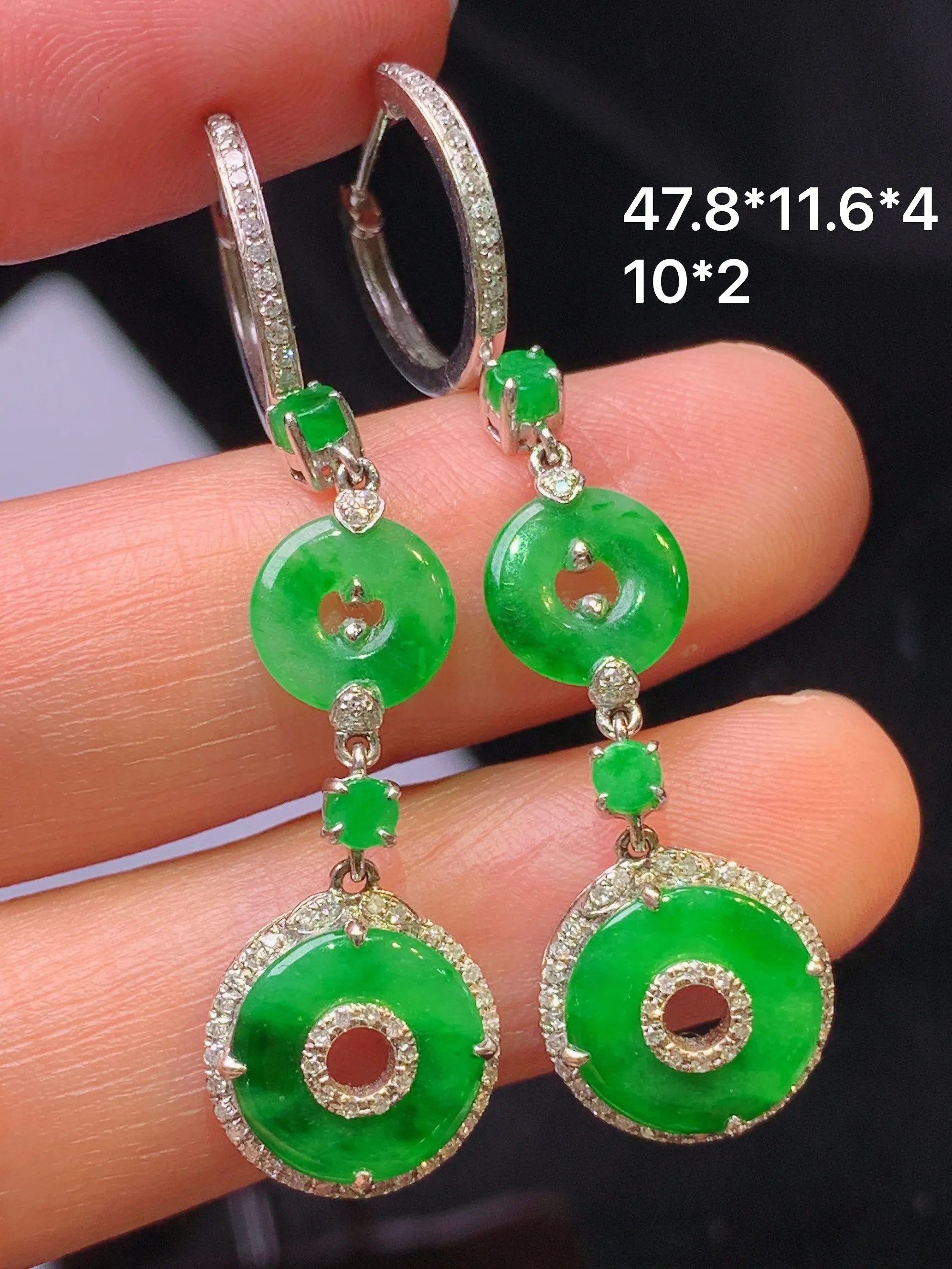 18k金钻镶嵌翠绿平安扣耳坠 玉质细腻 色泽清新艳丽 整体尺寸47.8*11.6*4