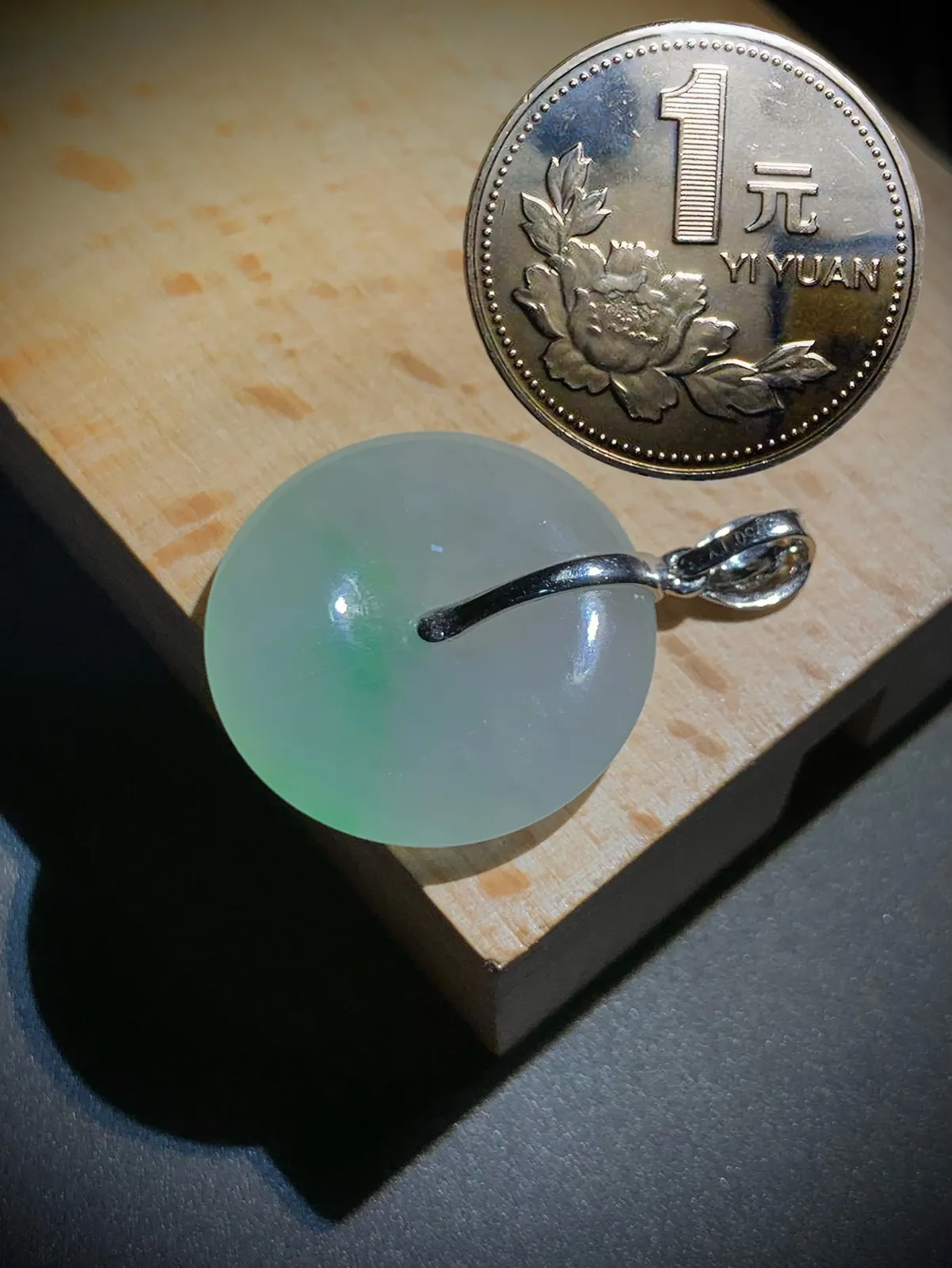 飘花平安扣子，裸石21.5-4.8mm，4.7g，
18K金，南非钻，
