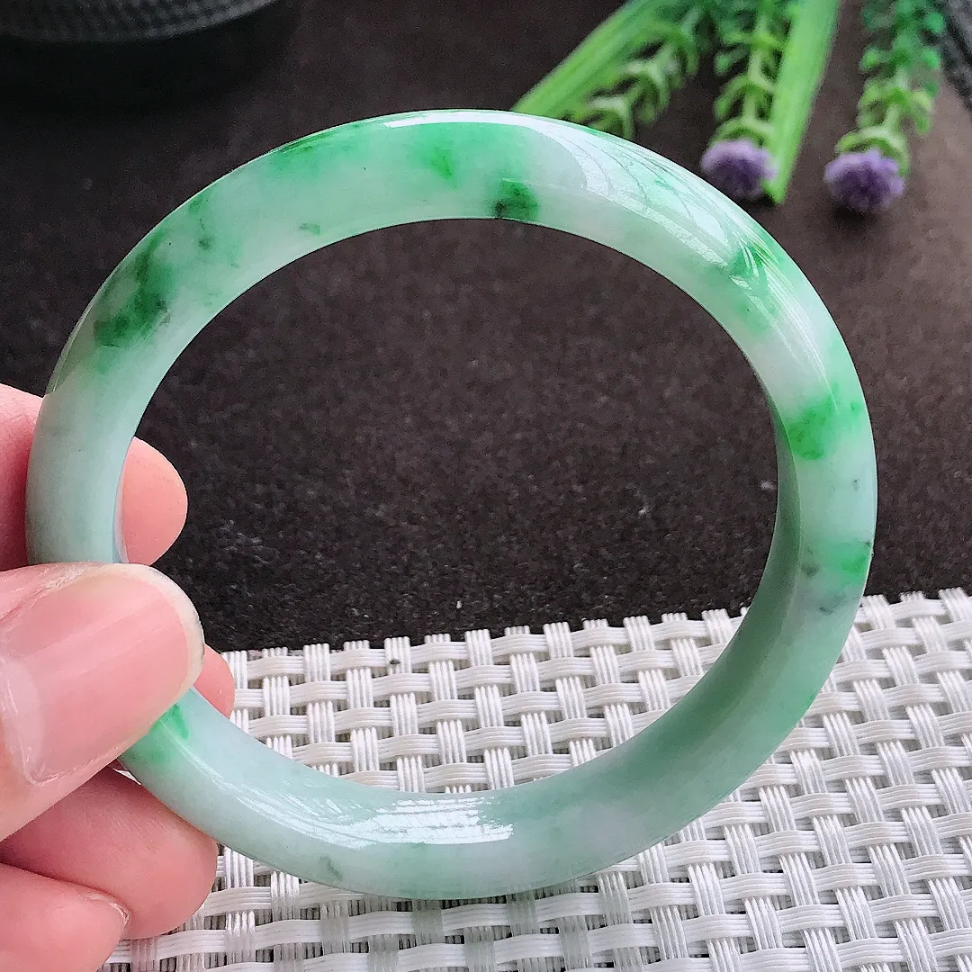 实拍A货翡翠55/10.7/7.6老坑精美温润飘阳绿手镯宽边玉镯子平安镯