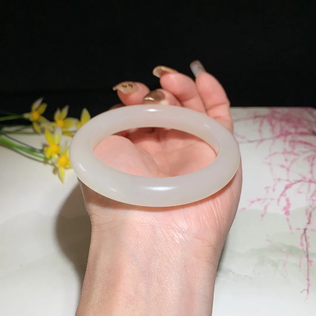 和田玉55.7圈口藕粉色手镯！玉质细腻油润 底色纯净 无裂无杂 脂粉好，品质好！