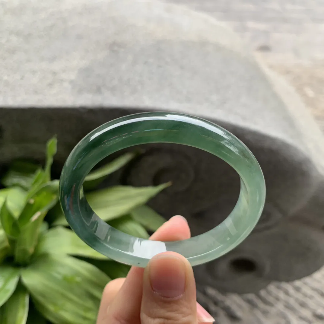 圈口55.3-46.5-11.4-6.8 【芙蓉绿贵妃手镯】贵妃55 56可戴