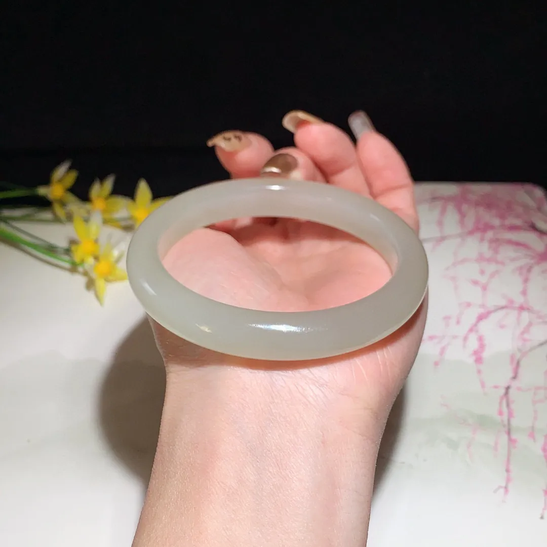 和田玉60圈口藕粉色手镯！玉质细腻油润 底色纯净 无裂无杂 脂粉好，品质好！