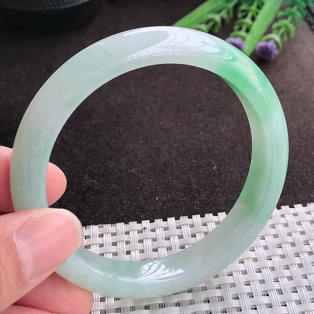 实拍A货翡翠59/11.8/8.2老坑冰润起胶飘阳绿手镯宽边玉镯子平安镯