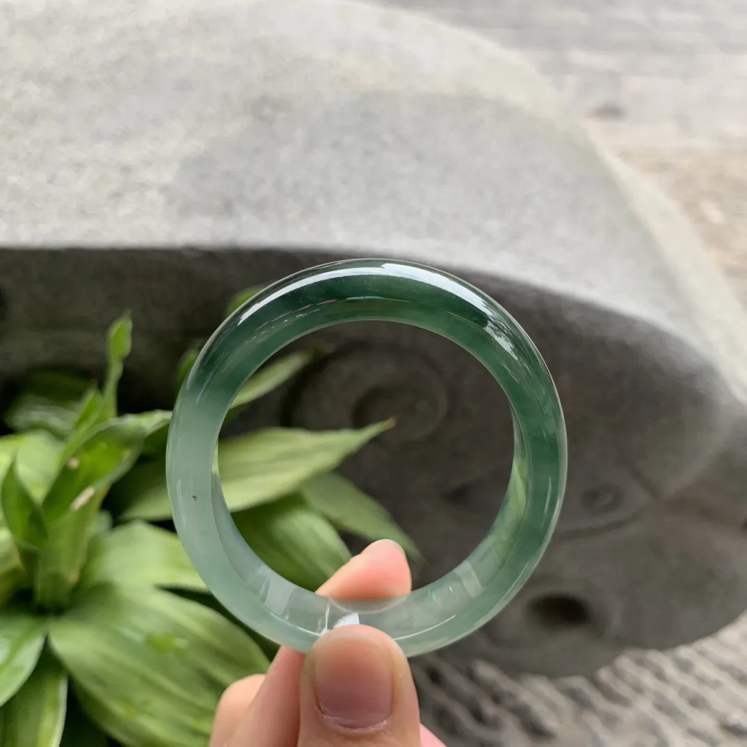 圈口55.3-46.5-11.4-6.8 【芙蓉绿贵妃手镯】贵妃55 56可戴