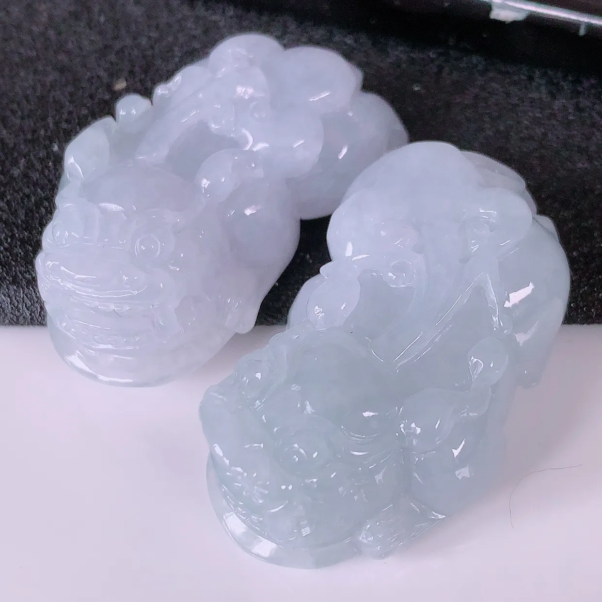 自然光实拍，冰润翡翠一对招财貔貅吊坠，民间有“一摸貔貅运程旺盛，再摸貔貅财运滚滚，三摸貔貅平步青云 ”  的美好祝愿。#05.16