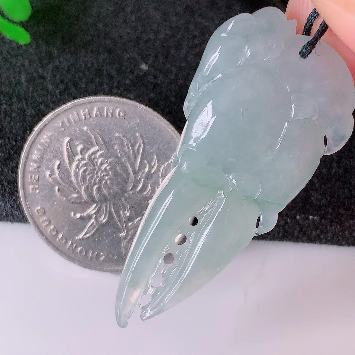 自然光实拍，冰胶翡翠八方来财吊坠，种老水足，雕工精湛 ， 寓意美好， 佩戴时尚出众！#60.16
