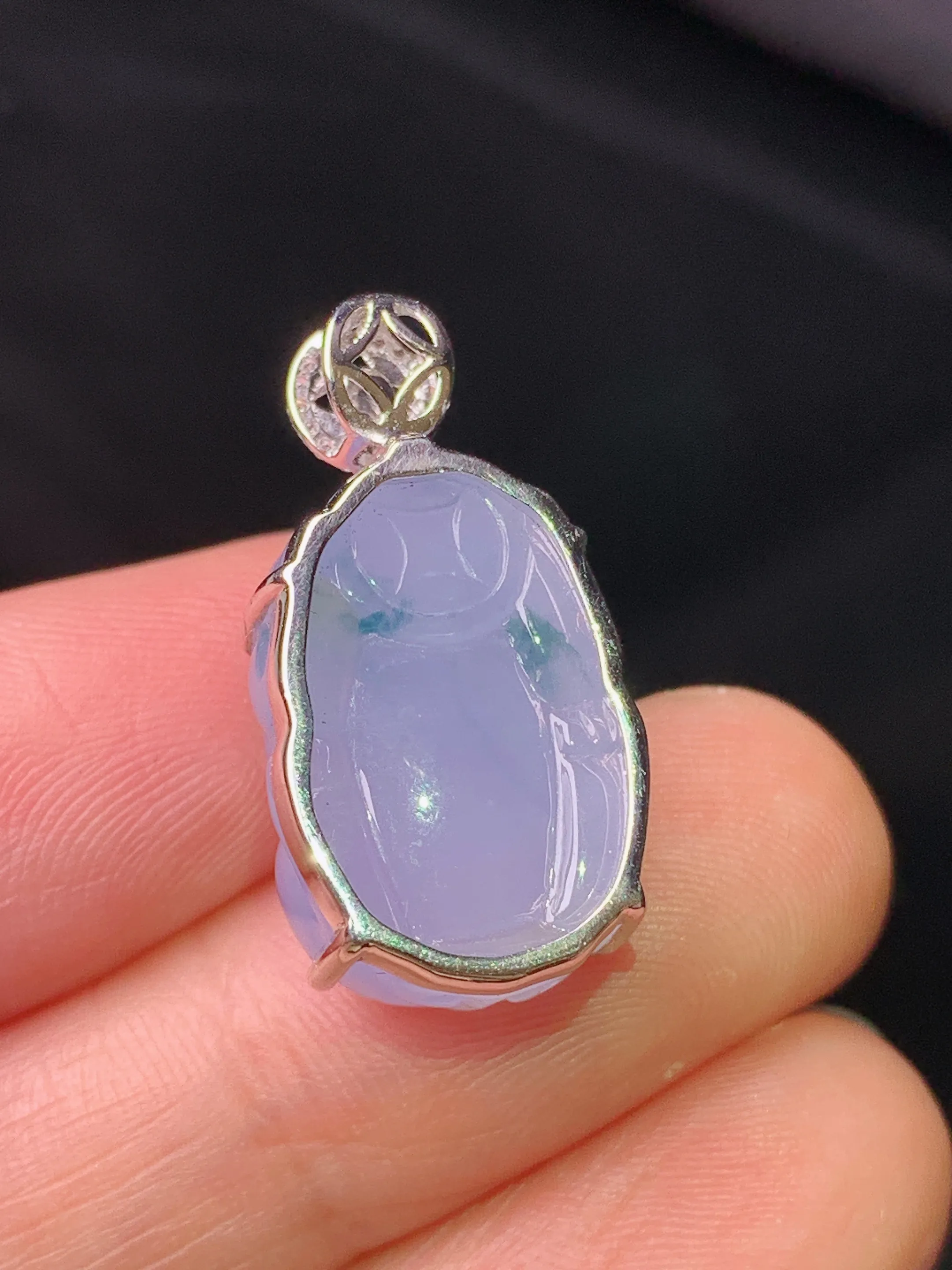 18k金钻镶嵌紫罗兰貔貅吊坠 玉质细腻 色泽清新艳丽 整体尺寸24.7*12.5*11.5