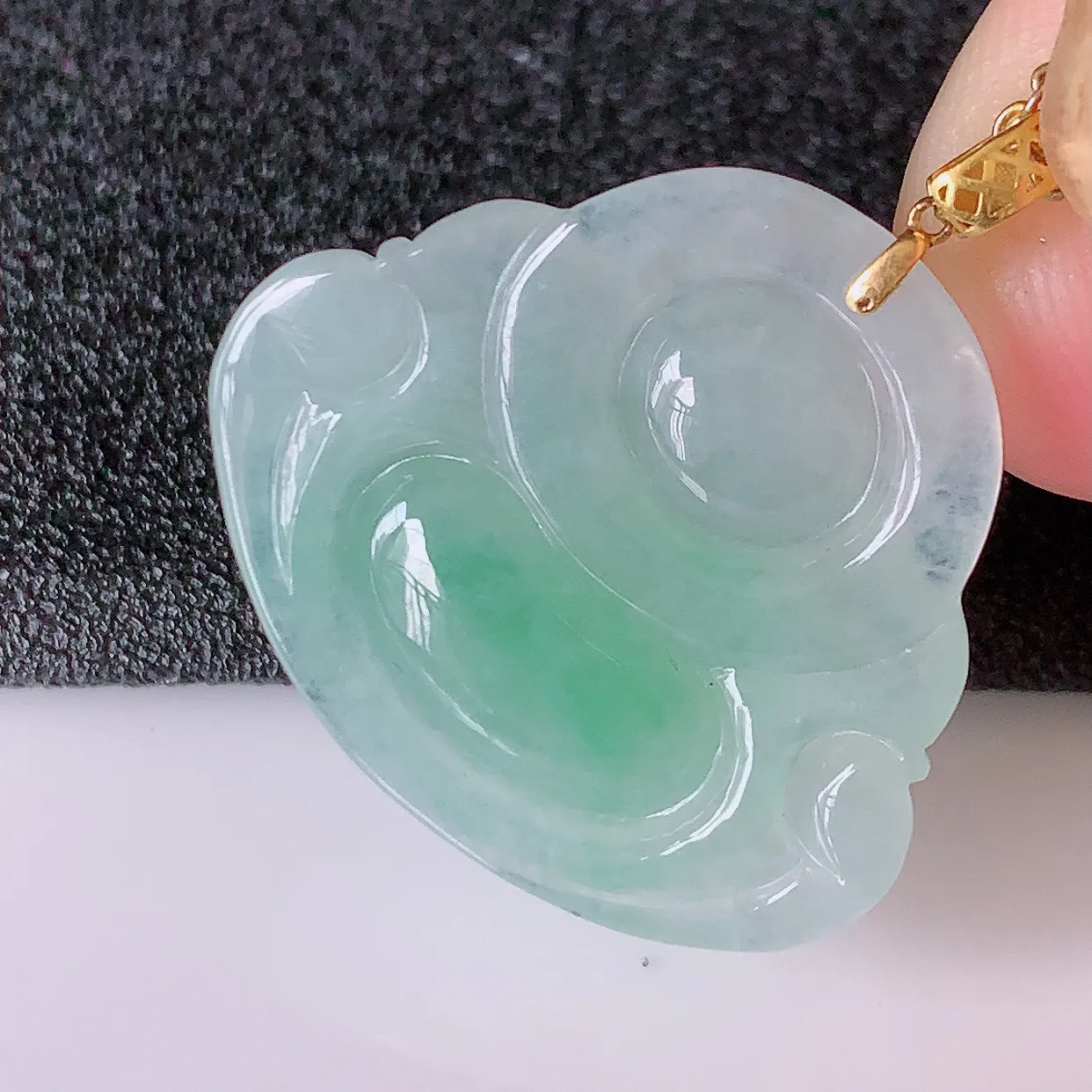 18K金镶嵌冰飘绿翡翠佛公吊坠，玉笑佛，饱满，开脸喜庆，品佳品， 配戴优雅迷人！#41.16整体29*裸石26*23*6.2mm