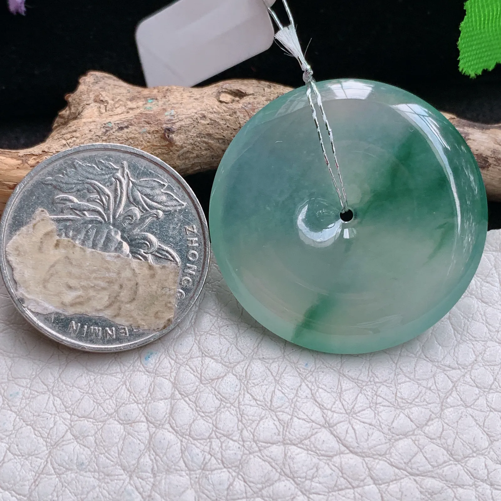 qxm实拍33*5.7缅甸翡翠精雕冰飘花大平安扣 玉扣玉吊坠 玉挂坠