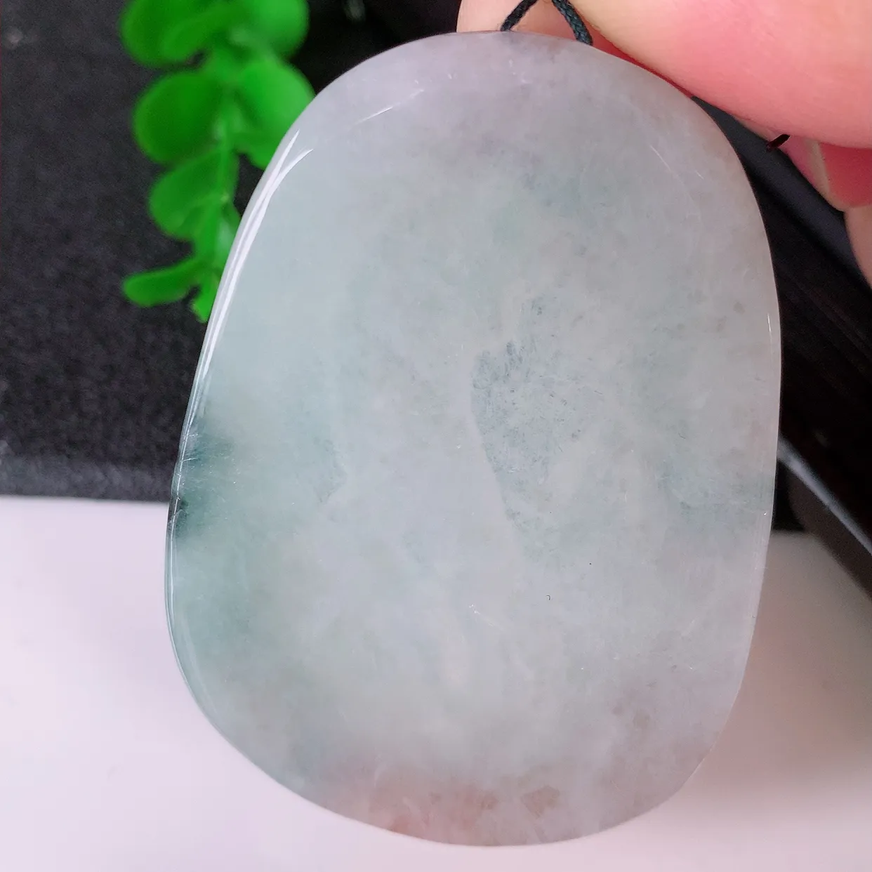 自然光实拍，冰透三彩翡翠生肖虎牌吊坠，黄加绿翡翠，种老水足，雕工精湛 ， 寓意美好，佩戴时尚出众！#60.16