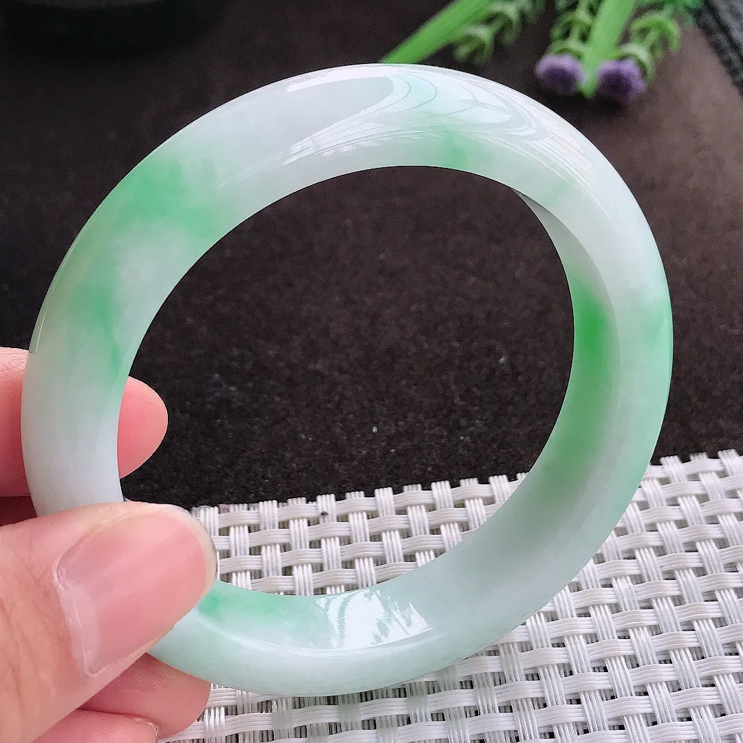 实拍A货翡翠57.5/13.3/9老坑冰润飘绿手镯宽边玉镯子平安镯