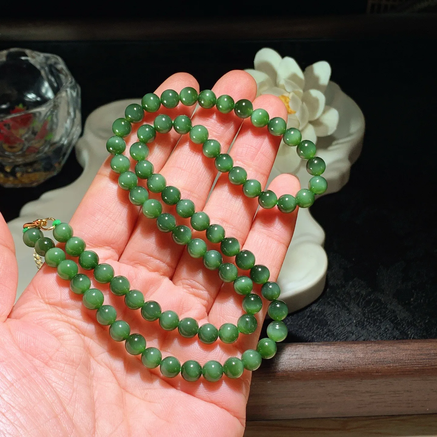 和田玉菠菜绿俄罗斯碧玉猫眼项链 单颗尺寸6！玉质细腻油润。手推出油。佩戴高端典雅。lt260127