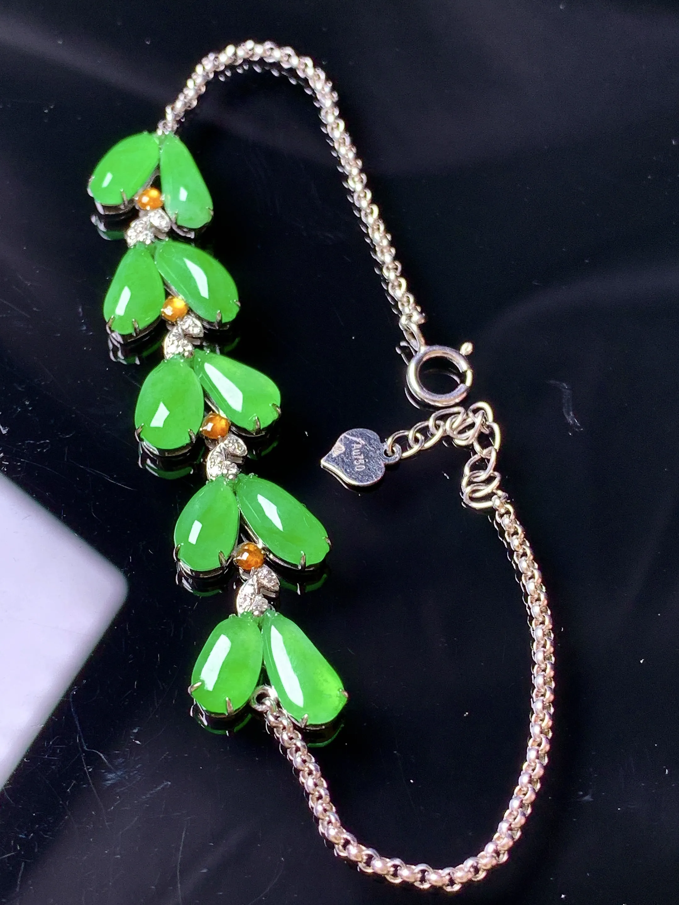 18k金钻镶嵌翠绿水滴手链 玉质细腻 色泽清新艳丽 整体尺寸52*10.8*3.8