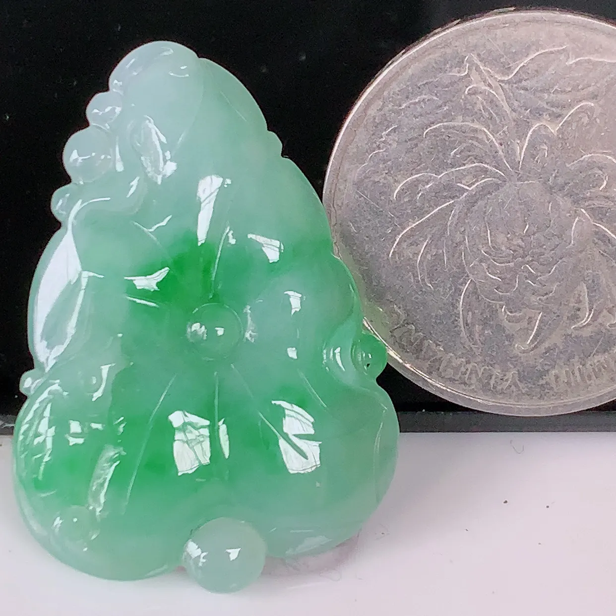 自然光实拍，冰润飘绿翡翠荷叶鱼、和和美美玉坠，财源广进，自然隐逸、荷本是素不着尘之物， 有和美之寓意。#05.22