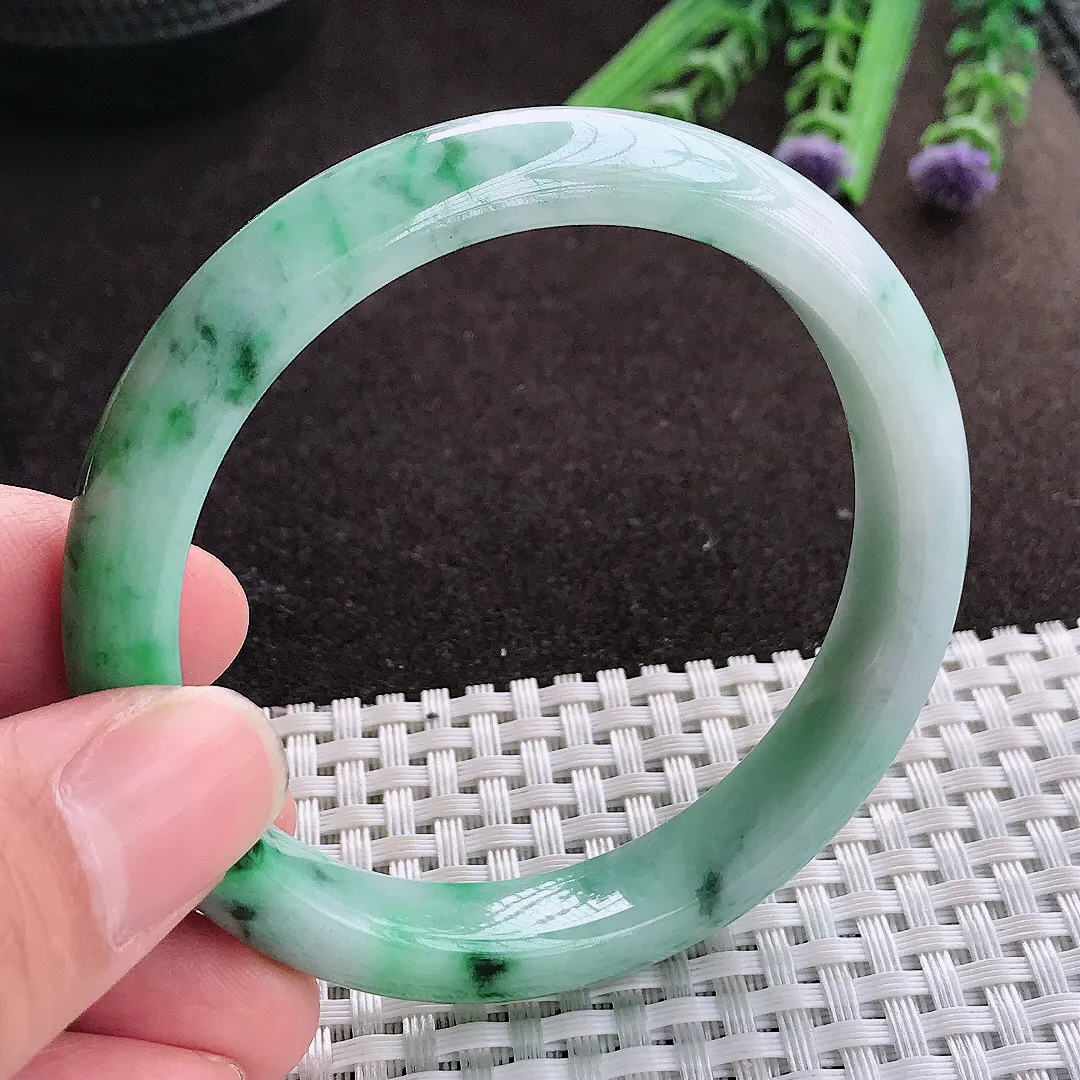 实拍A货翡翠55/10.7/7.6老坑精美温润飘阳绿手镯宽边玉镯子平安镯