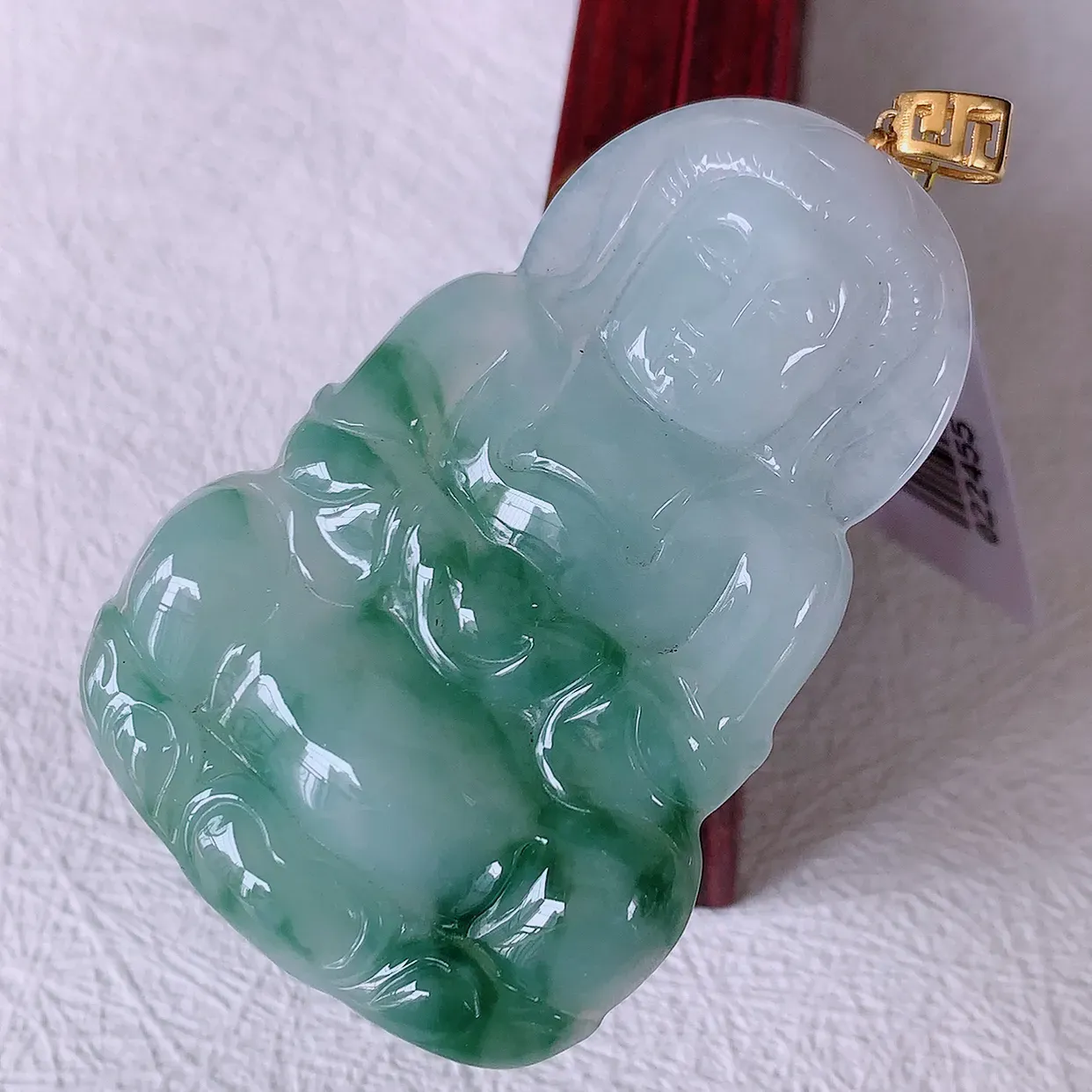 18K金镶嵌冰飘花翡翠观音菩萨吊坠，赐福翡翠观音，观音面相端庄，品相佳，佩戴气质！#35.16整体60裸石52.5*35* 5.5mm