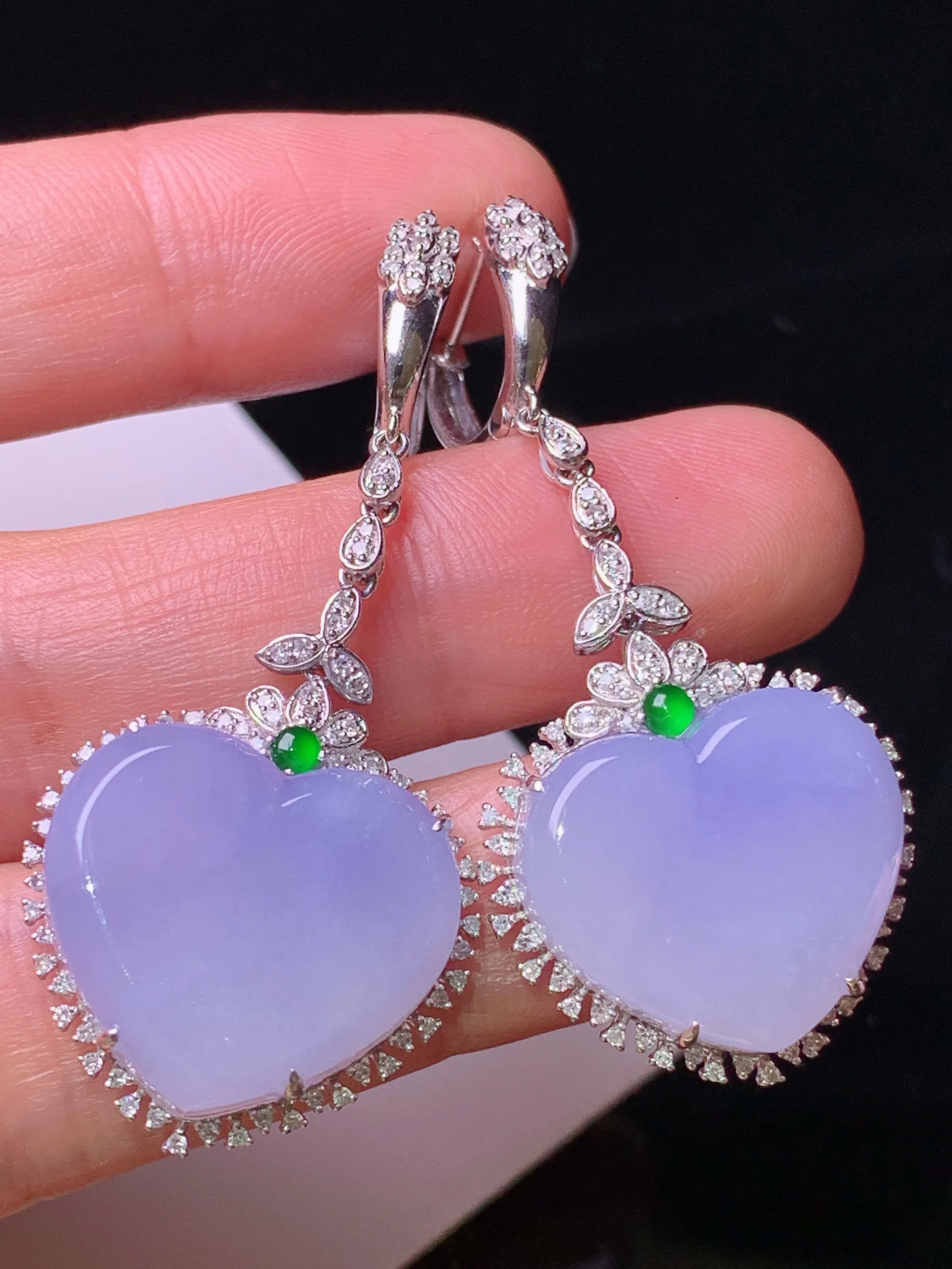 18k金钻镶嵌紫罗兰心形耳坠 玉质细腻 色泽清新艳丽 整体尺寸48.5*21.2*9