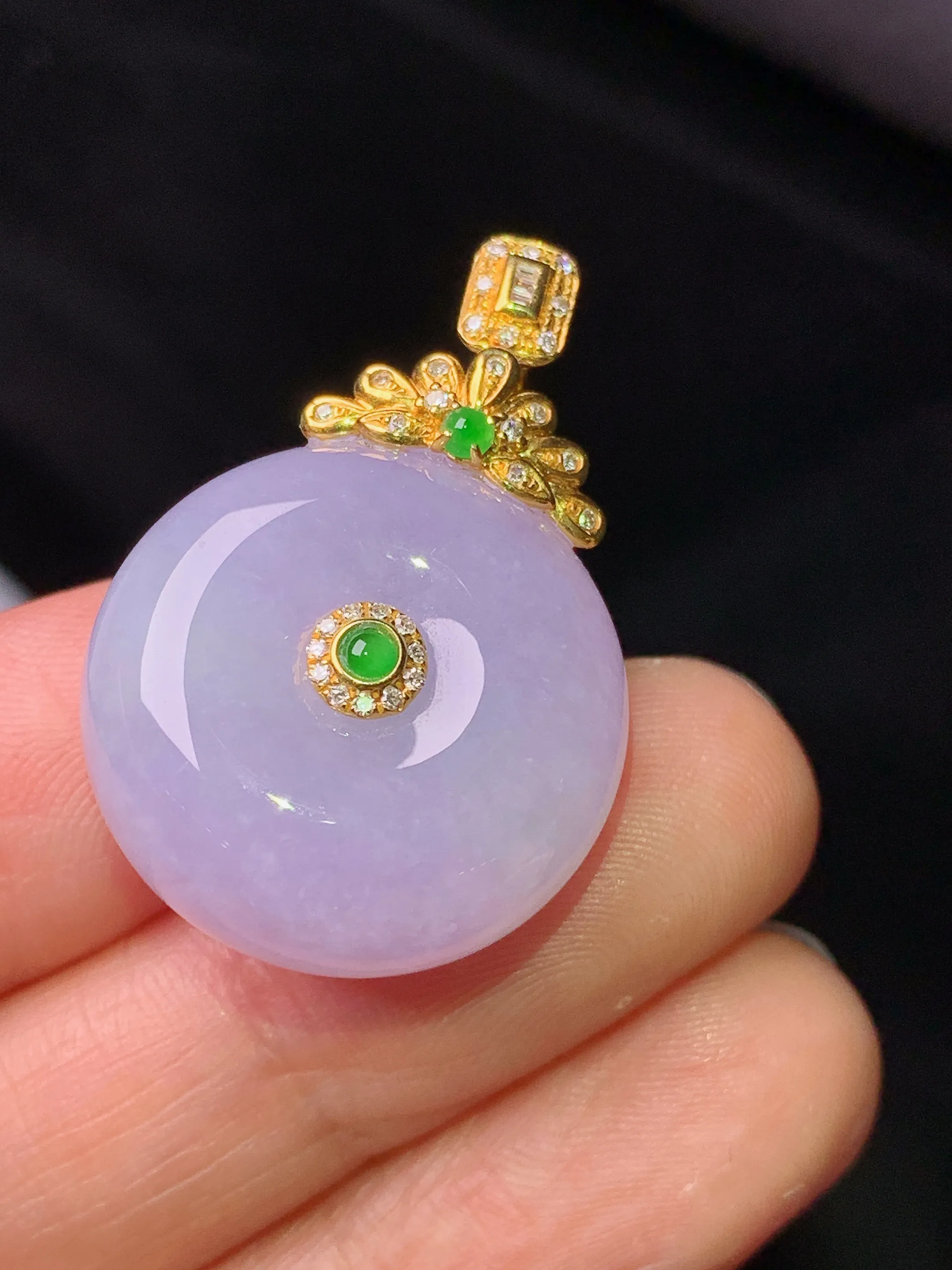 18k金钻镶嵌紫罗兰平安扣吊坠 玉质细腻 色泽清新艳丽 整体尺寸31.2*21*10.3