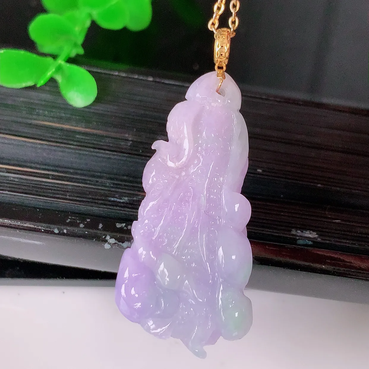 18K金镶嵌紫罗兰翡翠招百财白菜吊坠，百财聚来，财源滚滚，色泽鲜艳，精工水润的白菜， 性价比高！#1.22