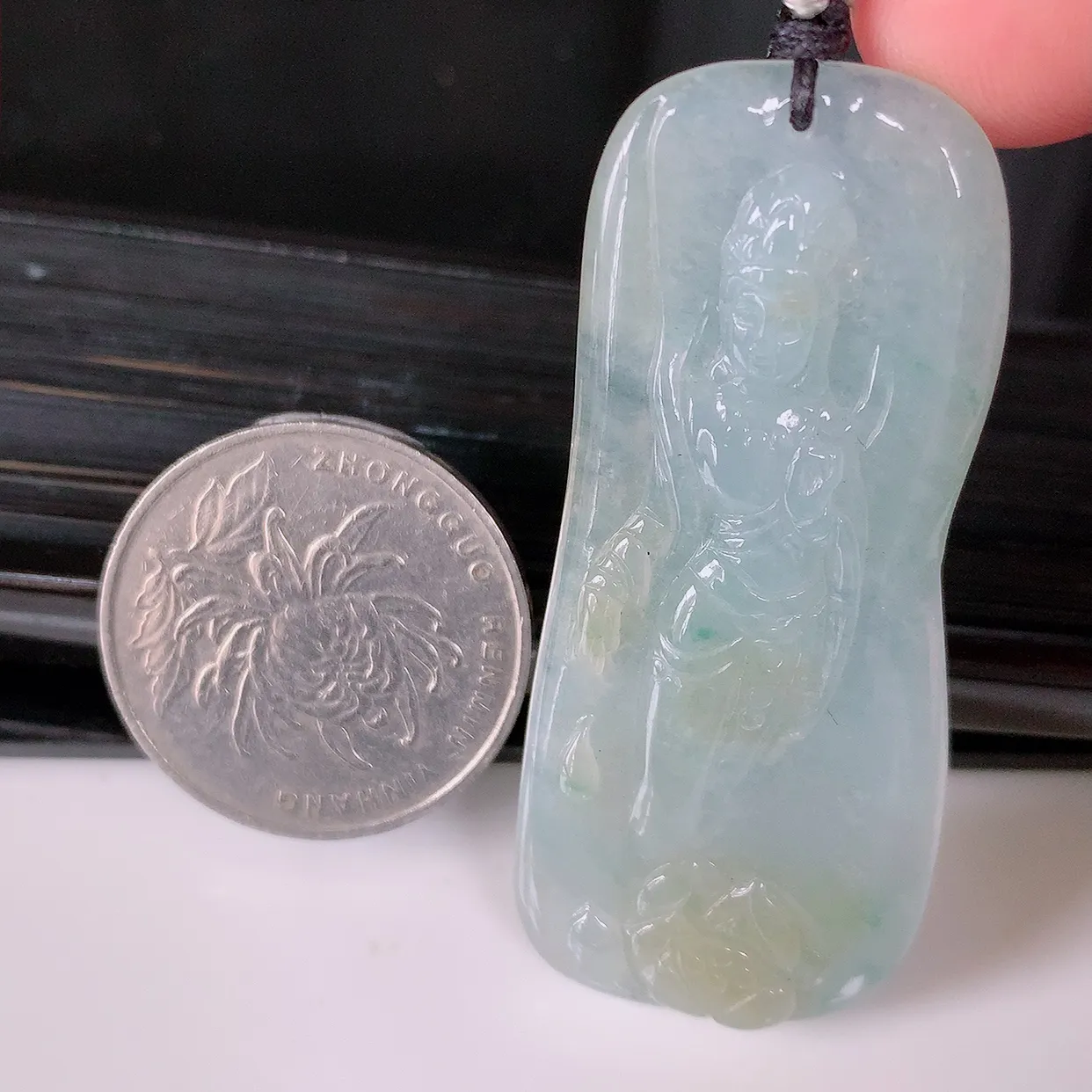 自然光实拍，冰种黄加绿翡翠观音菩萨吊坠，赐福观音，玉润通透， 慈祥端庄！#1.22