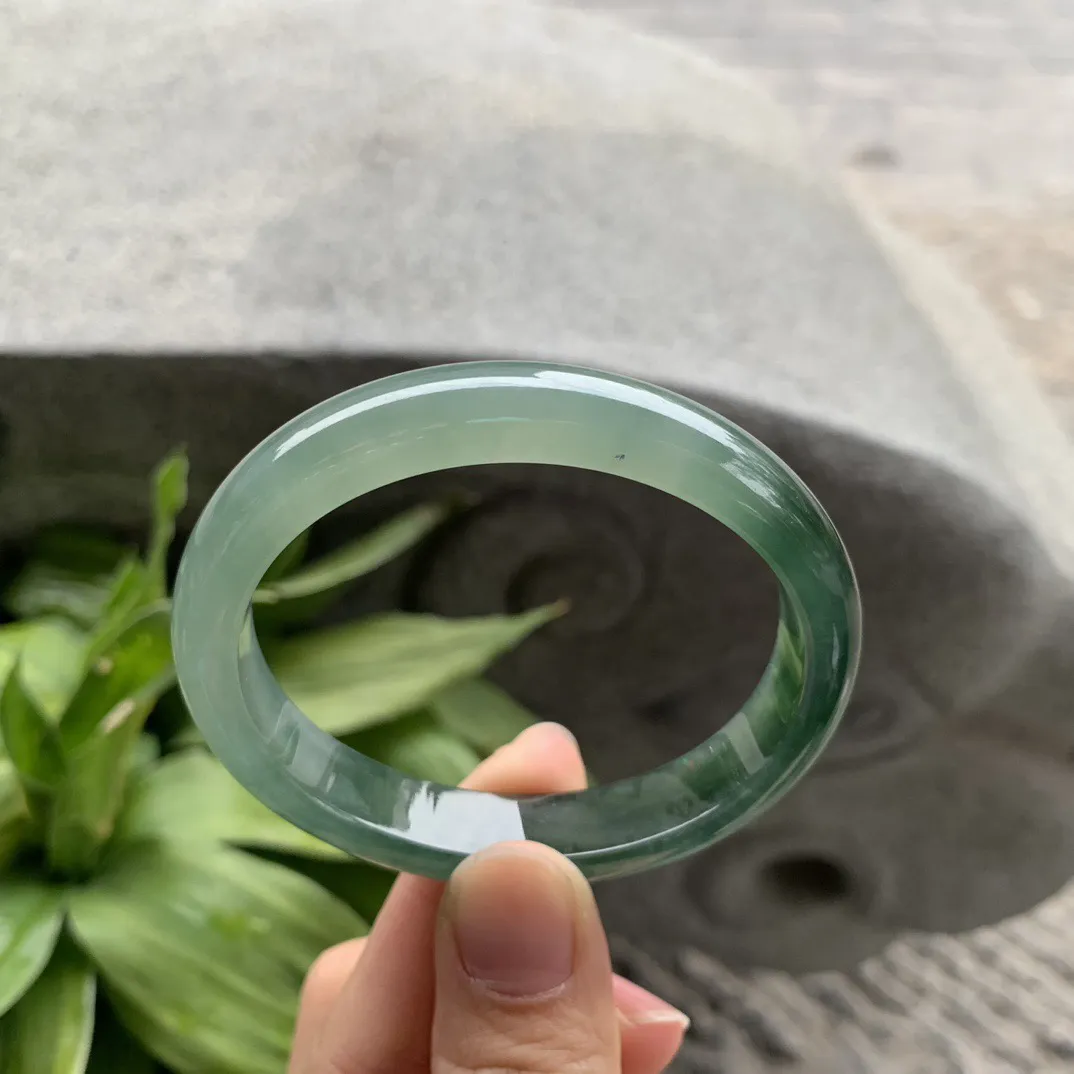 圈口55.3-46.5-11.4-6.8 【芙蓉绿贵妃手镯】贵妃55 56可戴