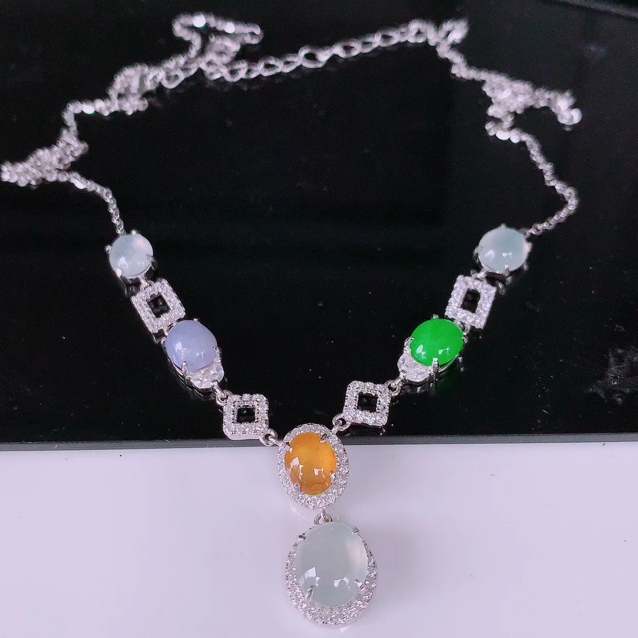 冰透多彩翡翠925银镶嵌项链，自然光实拍，翠色灵动，颜色漂亮，种老水足，品相佳，佩戴佳品！#97.2