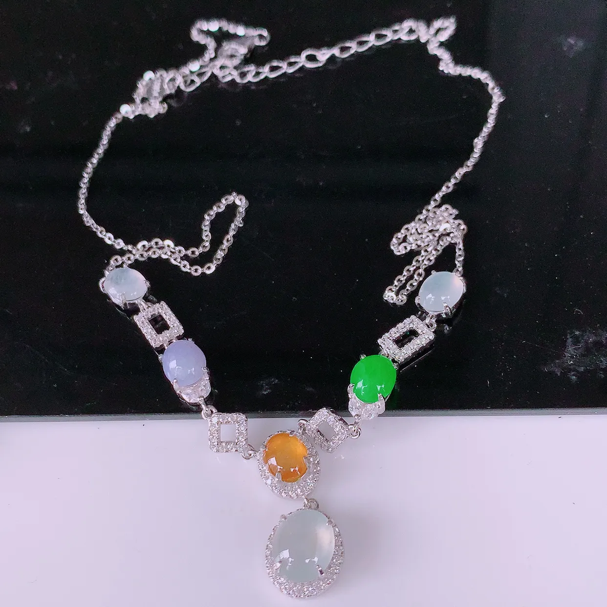 冰透多彩翡翠925银镶嵌项链，自然光实拍，翠色灵动，颜色漂亮，种老水足，品相佳，佩戴佳品！#97.22取一整体10.5*9.5*5.5  裸石8*6.5