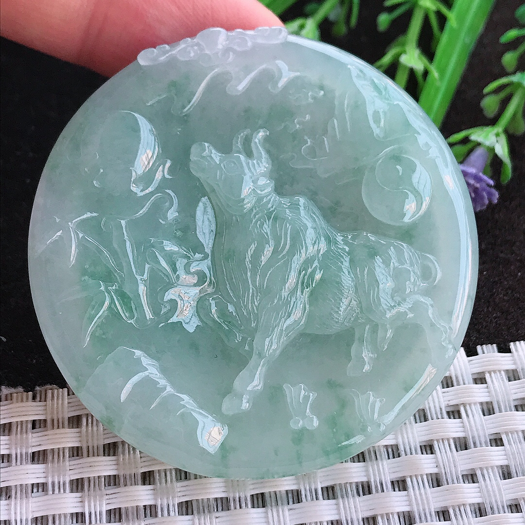 实拍A货翡翠53.2/5.5老坑冰胶水灵冰晴生肖牛吊坠翡翠玉牌挂件