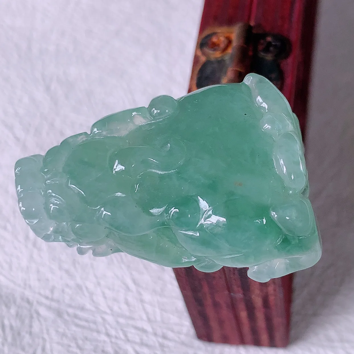 自然光实拍，冰飘花翡翠招财貔貅吊坠，民间有“一摸貔貅运程旺盛，再摸貔貅财运滚滚，三摸貔貅平步青云 ”