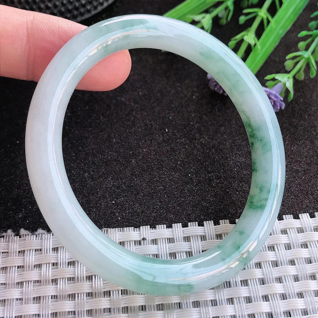实拍A货翡翠老坑冰胶水灵飘花贵妃手镯翡翠玉镯圆条贵妃