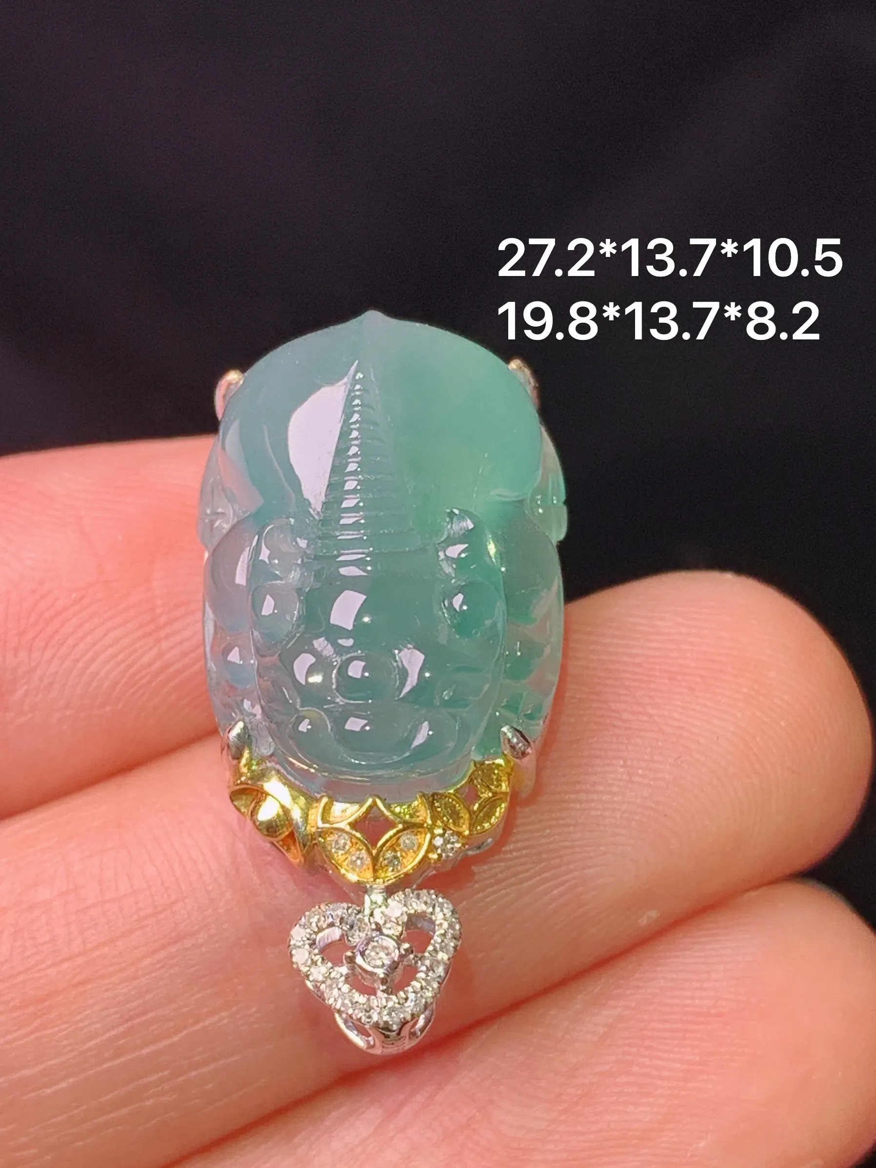 18k金钻镶嵌冰种貔貅吊坠 玉质细腻 色泽清新艳丽 整体尺寸27.2*13.7*10.5