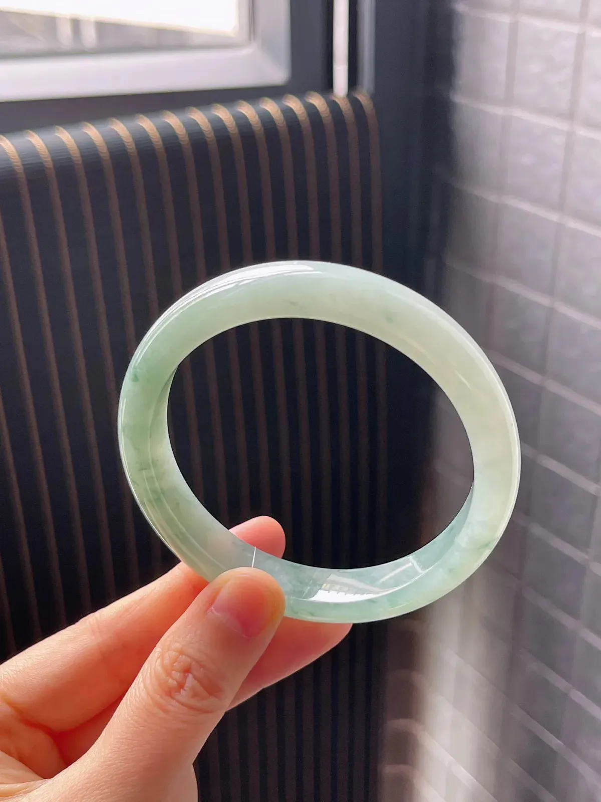 正圈57.7圈口，翡翠冰糯种绿色手镯