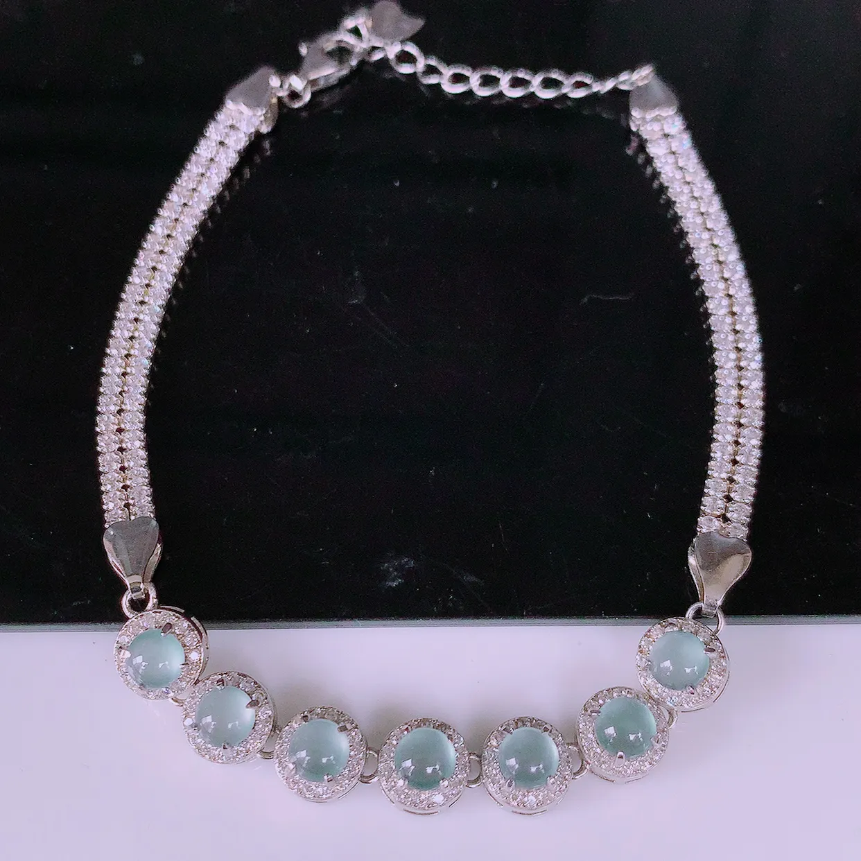 冰透满绿翡翠925银镶嵌手链，自然光实拍，翠色灵动，颜色漂亮，种老水足，品相佳，佩戴佳品！#97.22取一整体6.5*6.5*5.5裸石 4-4