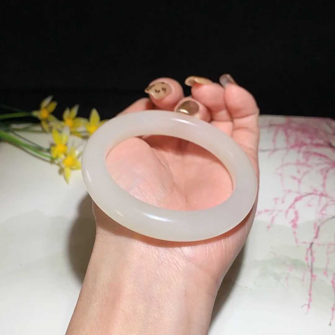 和田玉55.7圈口藕粉色手镯！玉质细腻油润 底色纯净 无裂无杂 脂粉好，品质好！