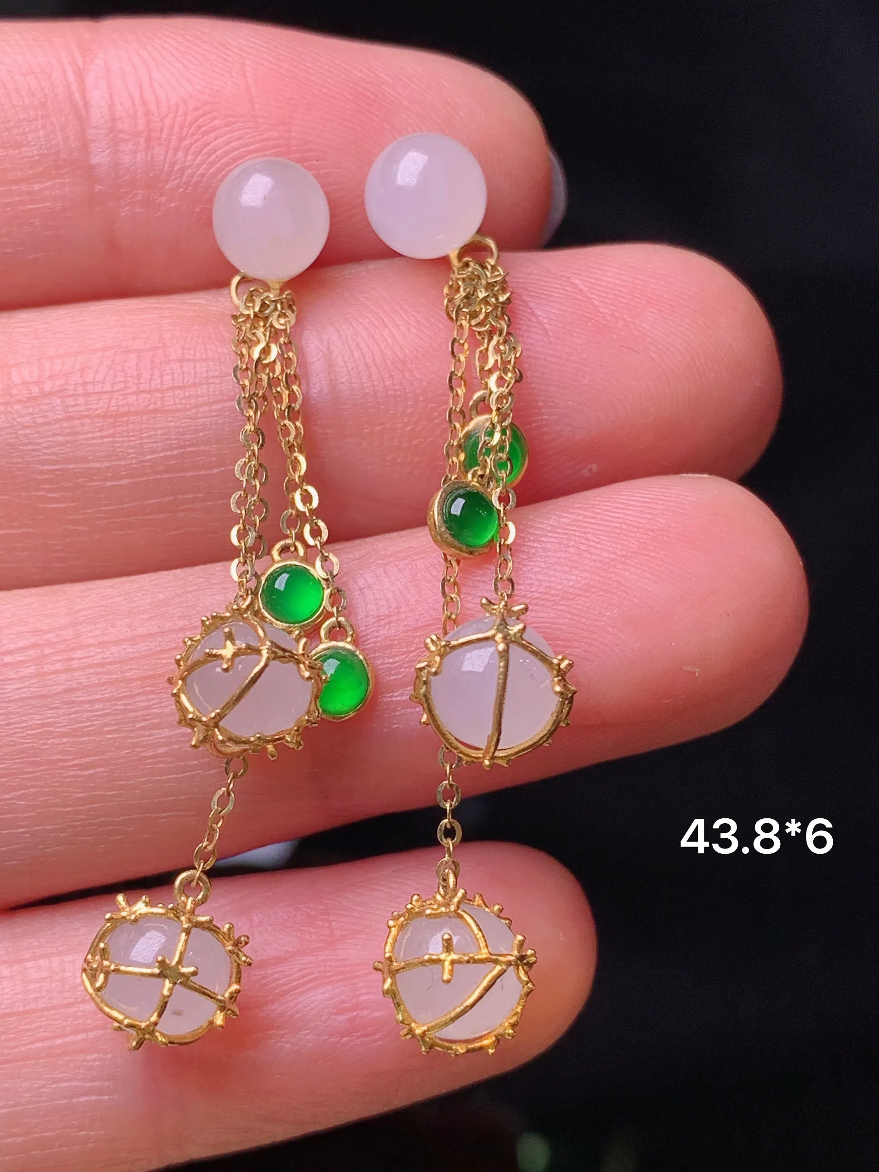 18k金镶嵌冰种圆珠耳坠 玉质细腻 色泽清新艳丽 整体尺寸43.8*6