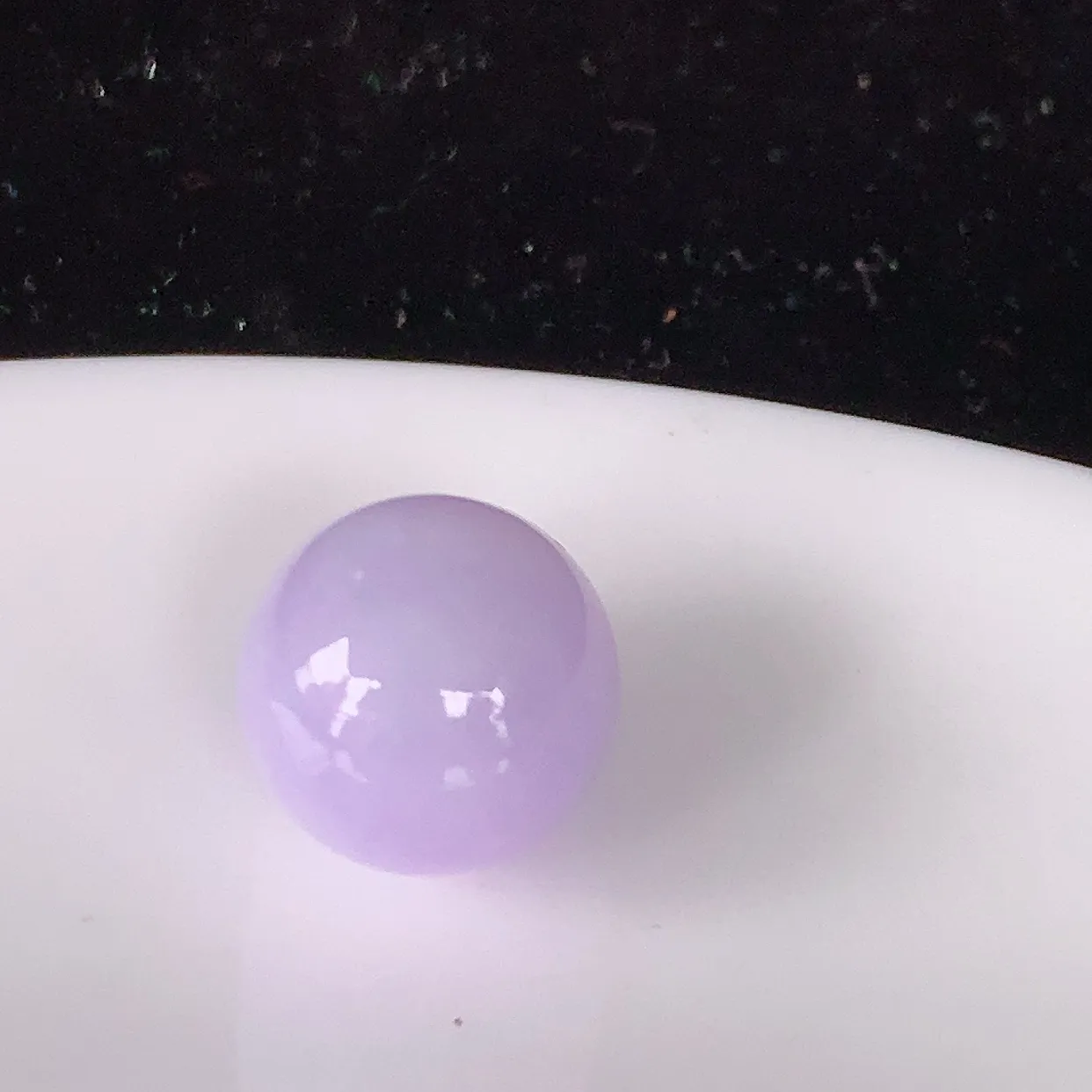 自然光实拍，紫罗兰翡翠圆珠、转运珠吊坠，寓意“时来运转，财源滚滚” 寓意佳，佩戴时尚优雅！#05.22尺寸12.2