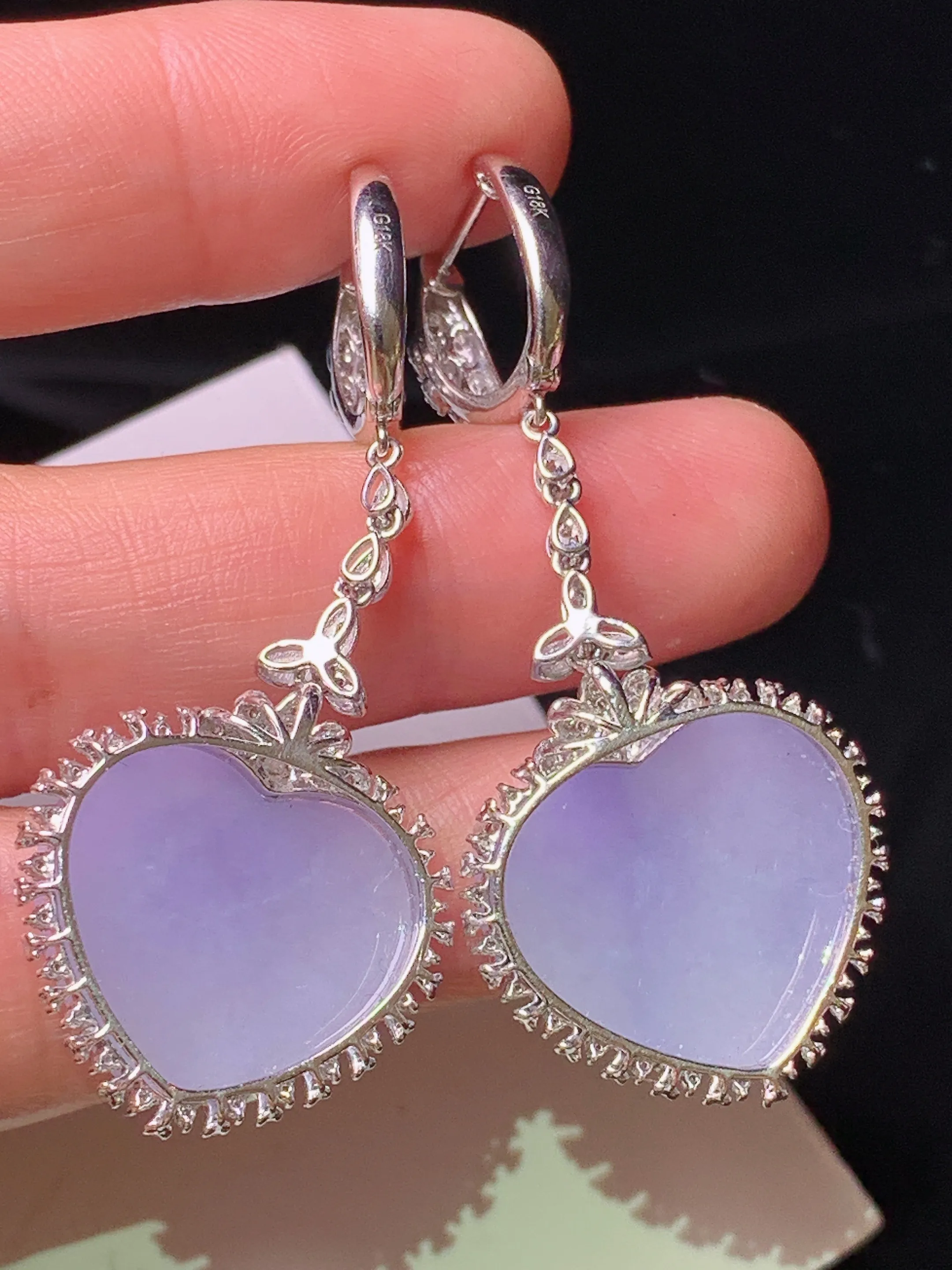 18k金钻镶嵌紫罗兰心形耳坠 玉质细腻 色泽清新艳丽 整体尺寸48.5*21.2*9