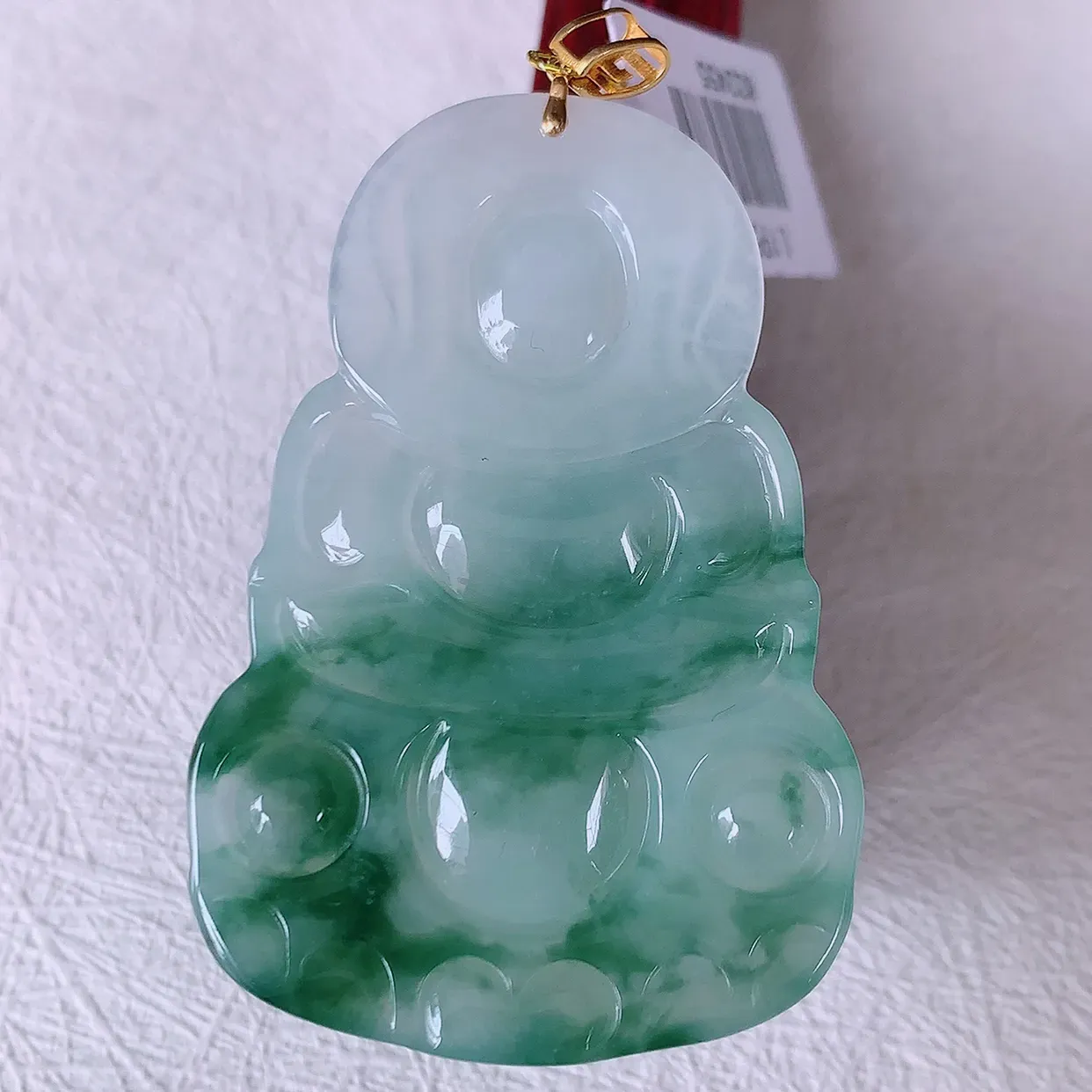 18K金镶嵌冰飘花翡翠观音菩萨吊坠，赐福翡翠观音，观音面相端庄，品相佳，佩戴气质！#35.16整体60裸石52.5*35* 5.5mm
