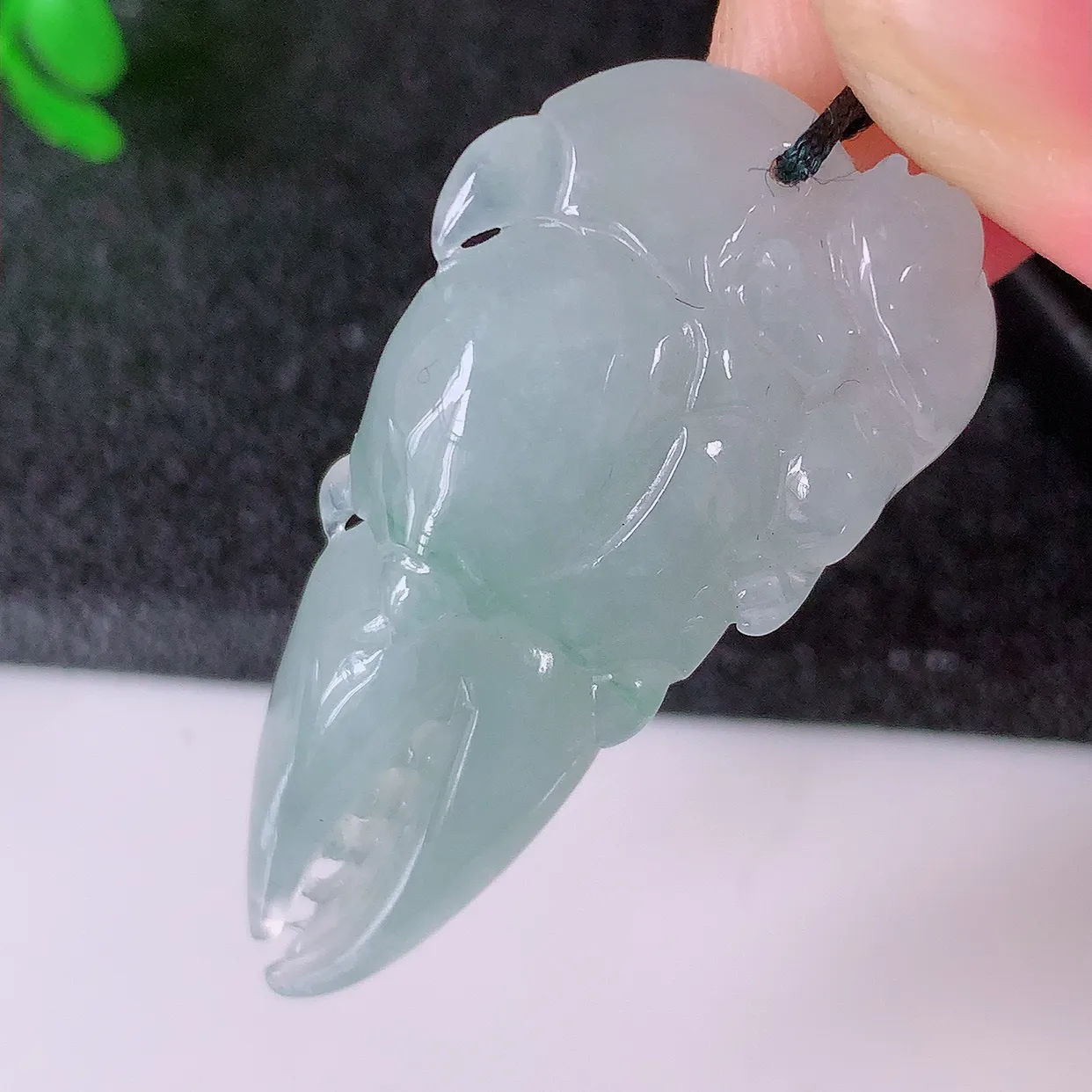 自然光实拍，冰胶翡翠八方来财吊坠，种老水足，雕工精湛 ， 寓意美好， 佩戴时尚出众！#60.16