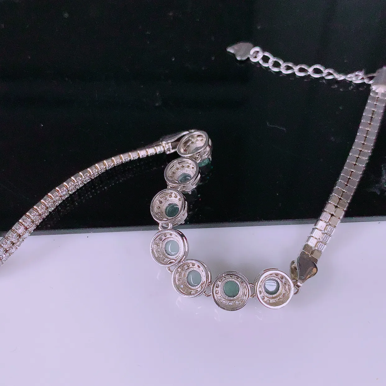 冰透满绿翡翠925银镶嵌手链，自然光实拍，翠色灵动，颜色漂亮，种老水足，品相佳，佩戴佳品！#97.22取一整体6.5*6.5*5.5裸石 4-4