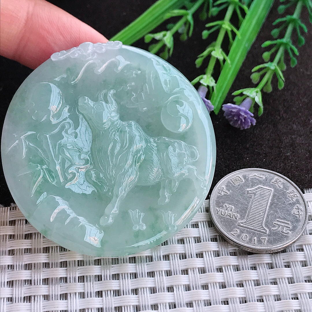 实拍A货翡翠53.2/5.5老坑冰胶水灵冰晴生肖牛吊坠翡翠玉牌挂件