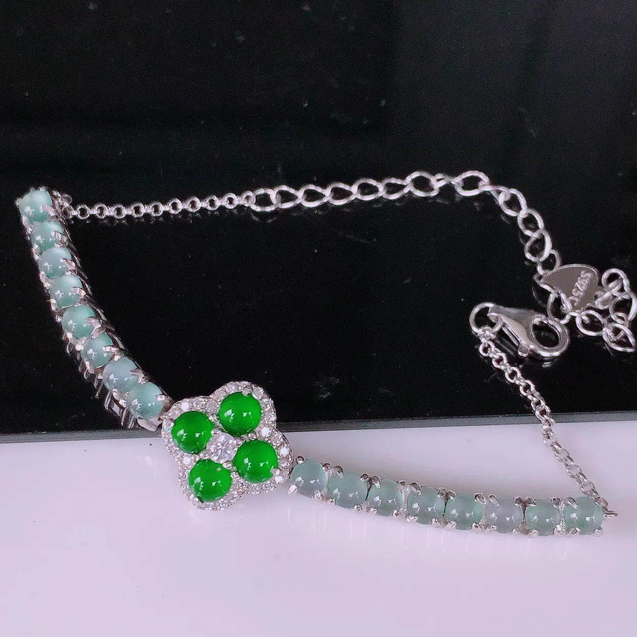 冰透满绿翡翠925银镶嵌手链，自然光实拍，翠色灵动，颜色漂亮，种老水足，品相佳，佩戴佳品！#97.2