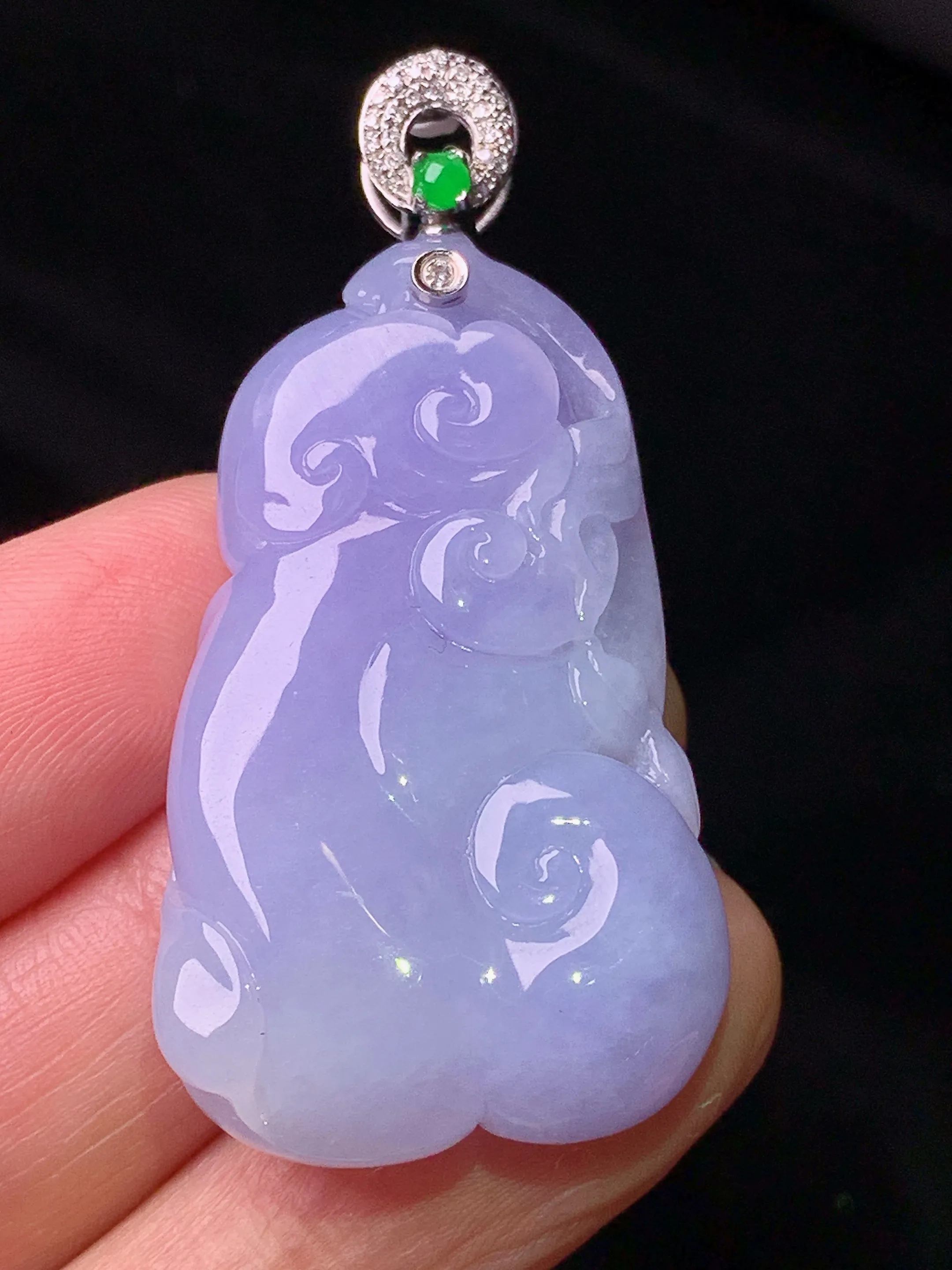 18k金镶嵌紫罗兰如意吊坠 玉质细腻 色泽清新艳丽 整体尺寸48.5*22.7*7