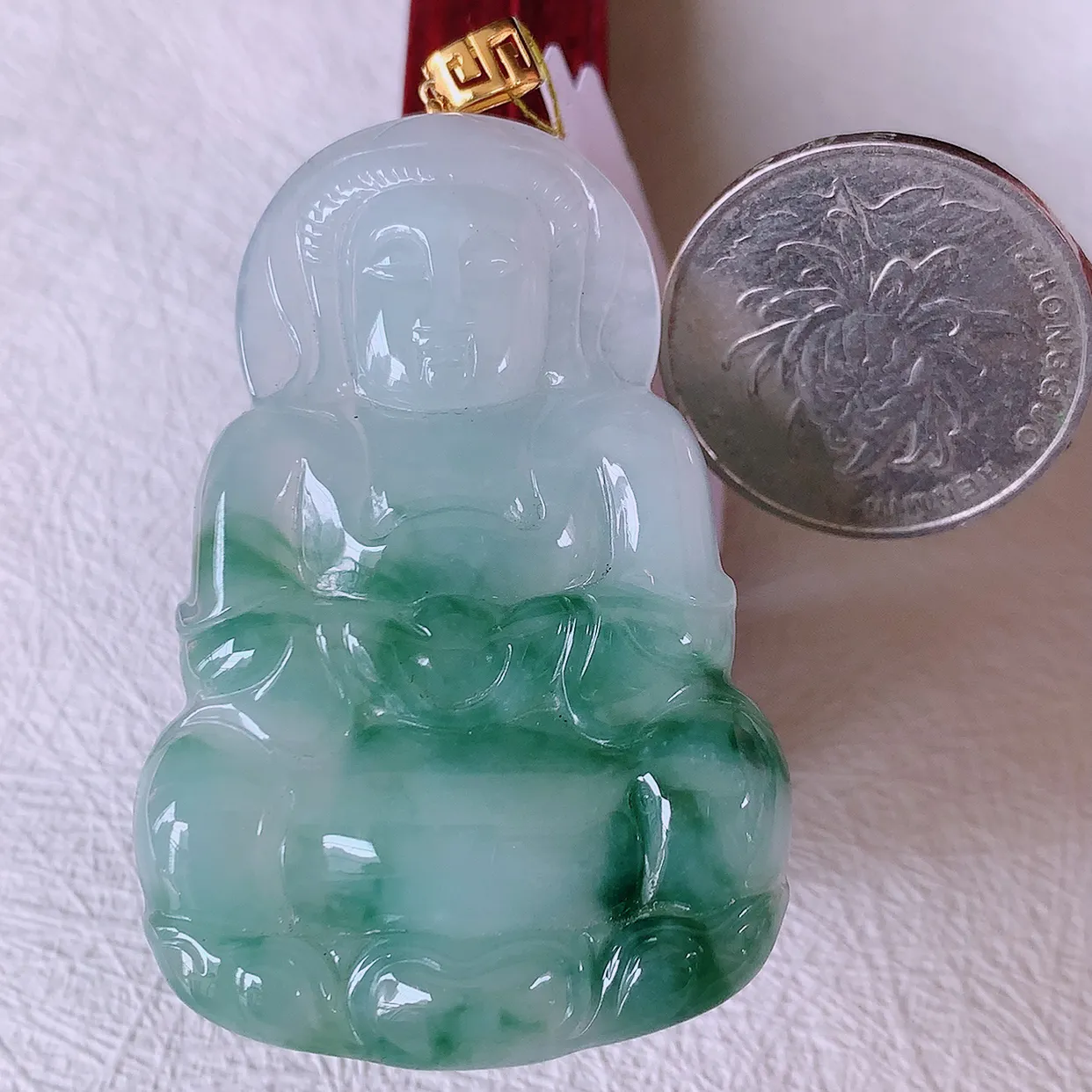 18K金镶嵌冰飘花翡翠观音菩萨吊坠，赐福翡翠观音，观音面相端庄，品相佳，佩戴气质！#35.16整体60裸石52.5*35* 5.5mm