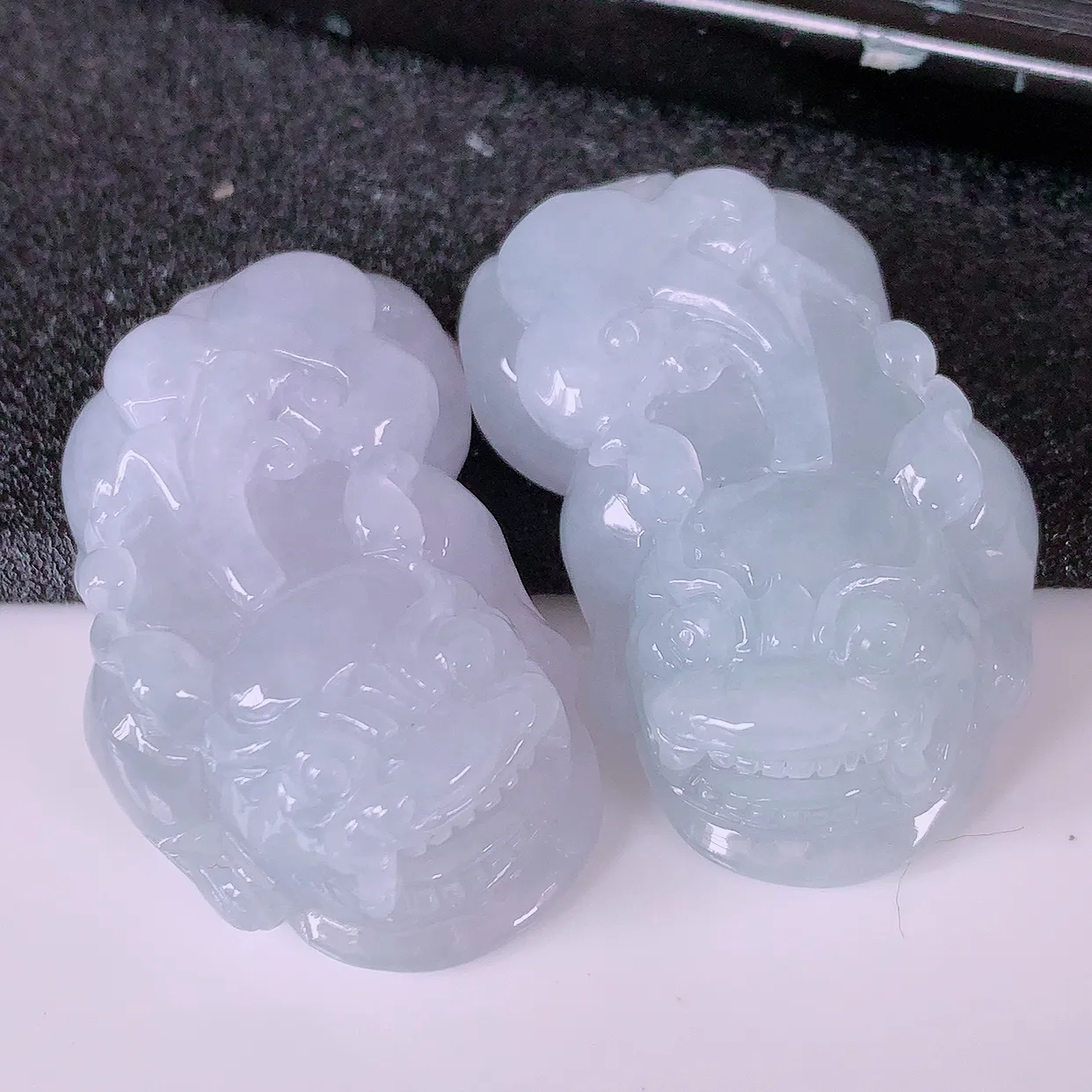 自然光实拍，冰润翡翠一对招财貔貅吊坠，民间有“一摸貔貅运程旺盛，再摸貔貅财运滚滚，三摸貔貅平步青云 ”  的美好祝愿。#05.16