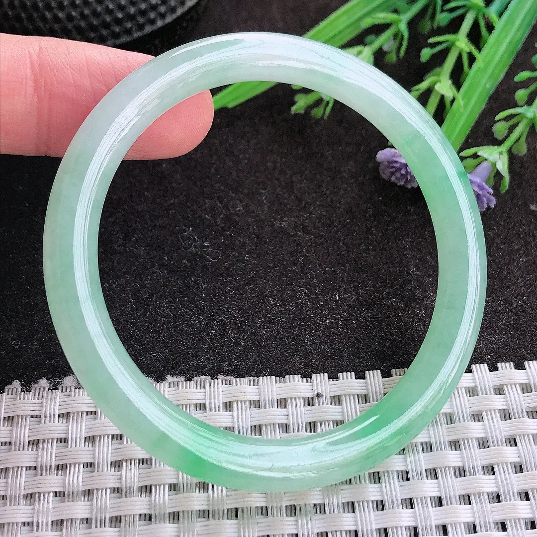 实拍A货翡翠52/6.6/7.3小圈口老坑冰胶水灵冰甜绿圆条手镯翡翠玉镯子平安镯