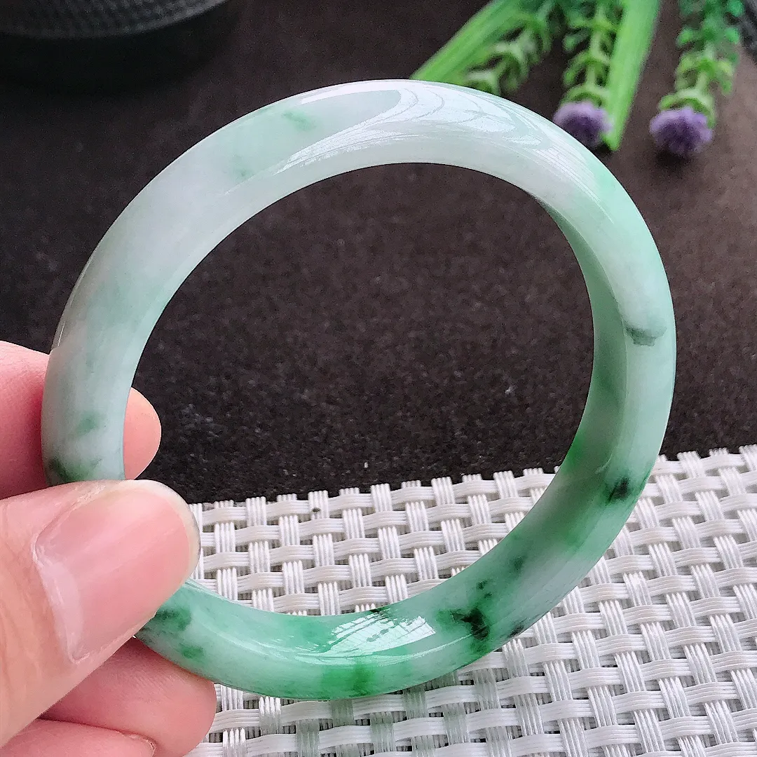 实拍A货翡翠55/10.7/7.6老坑精美温润飘阳绿手镯宽边玉镯子平安镯