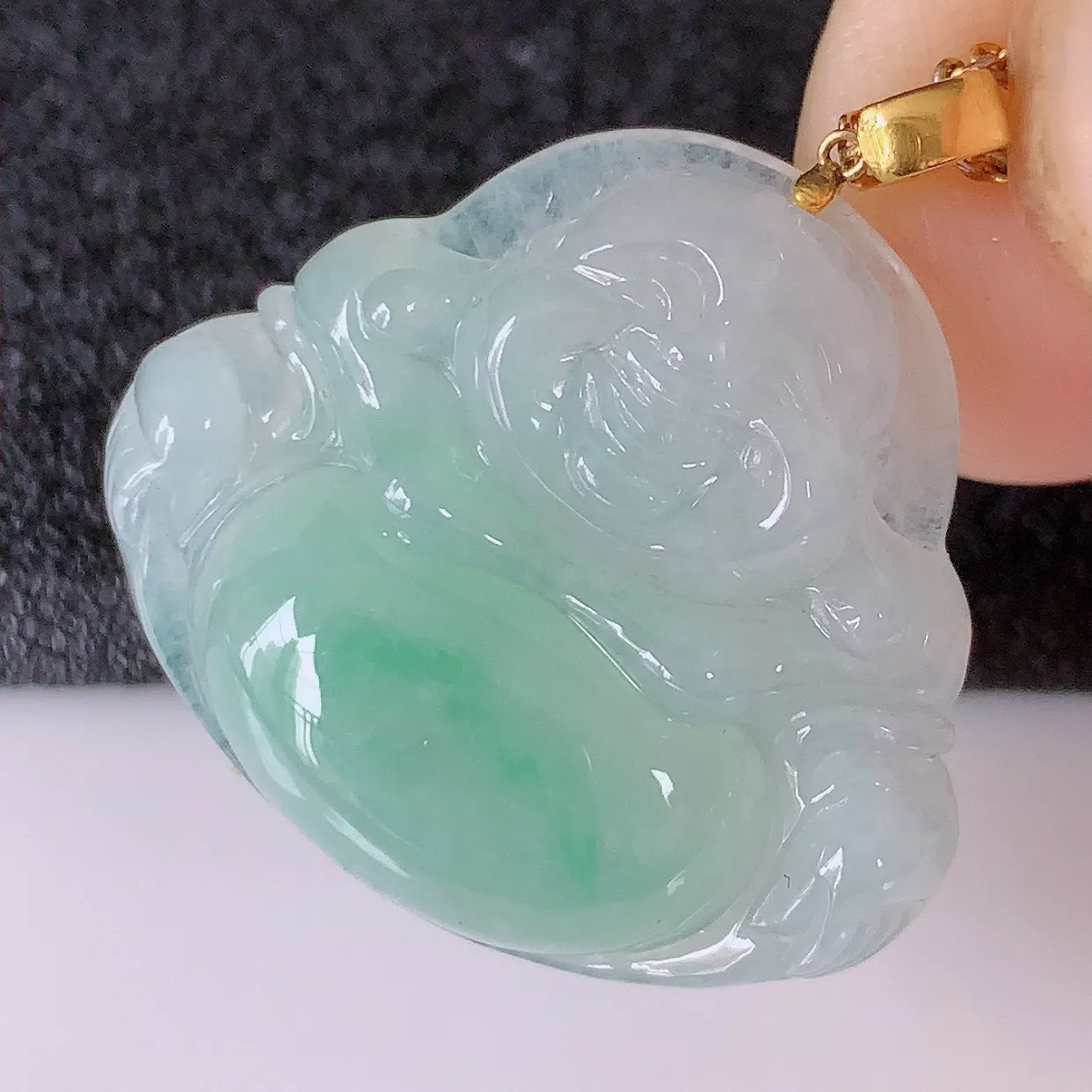 18K金镶嵌冰飘绿翡翠佛公吊坠，玉笑佛，饱满，开脸喜庆，品佳品， 配戴优雅迷人！#41.16整体29